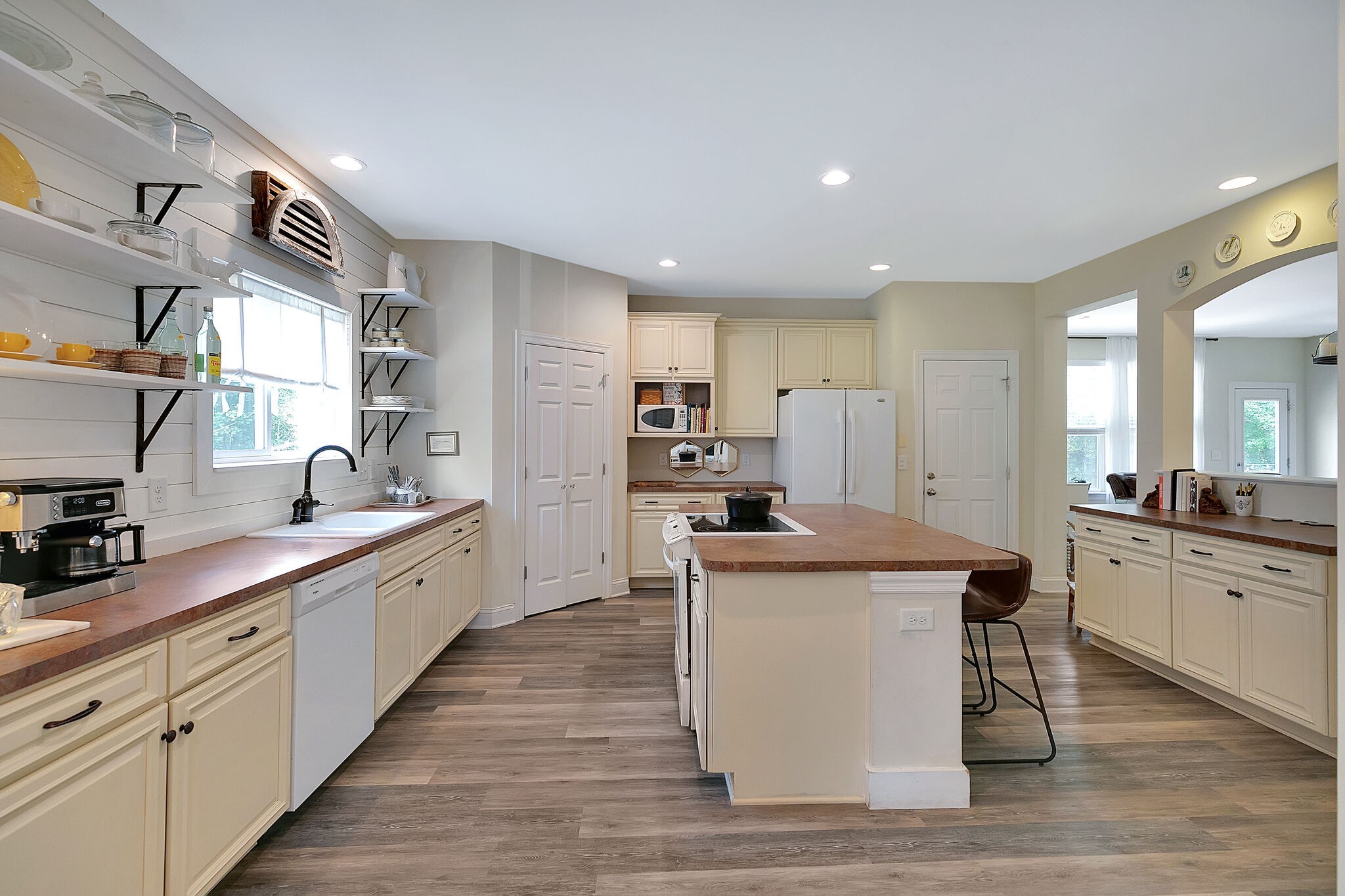 210 Watson View Dr
