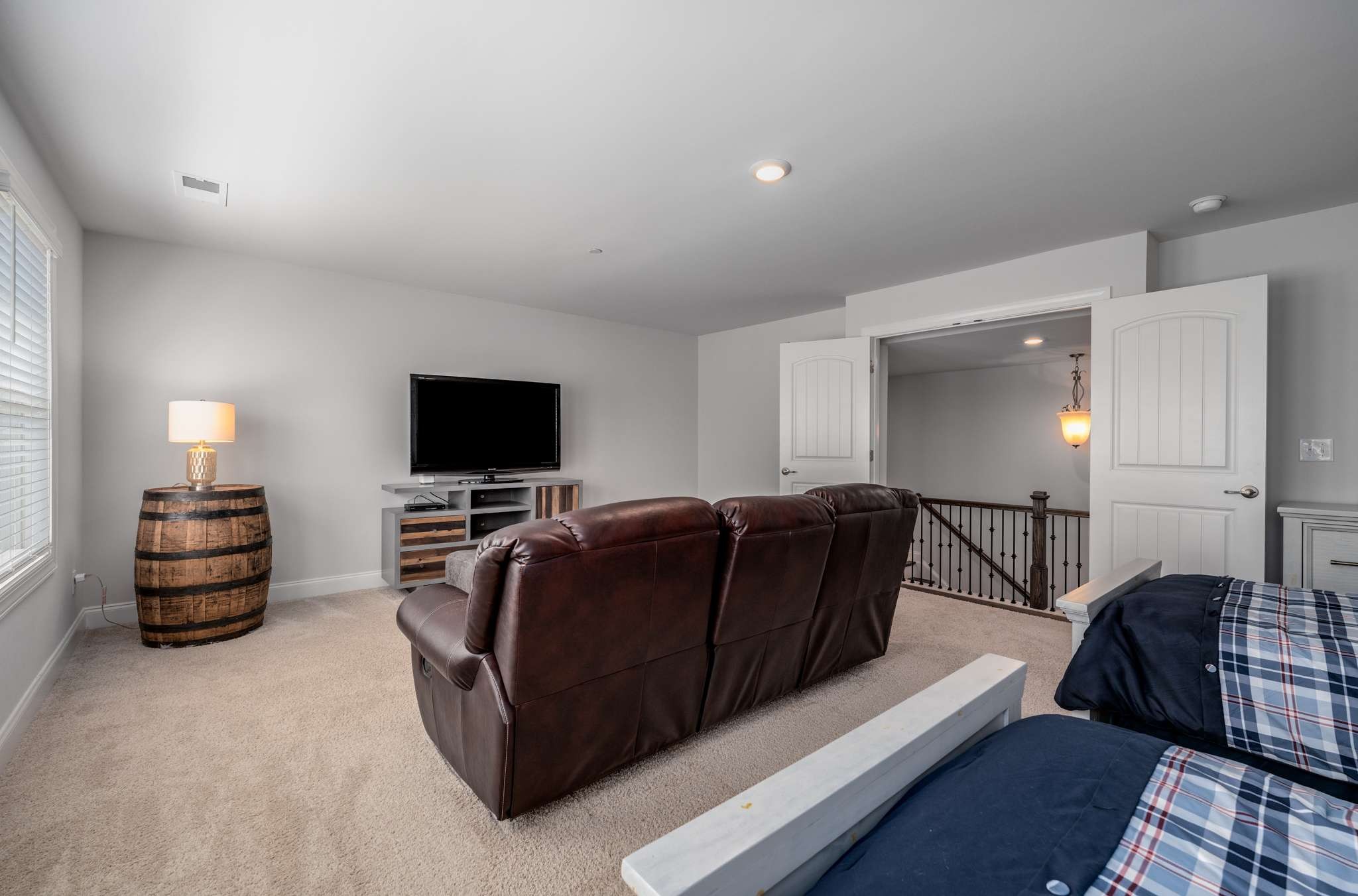 921 Los Lomas Way