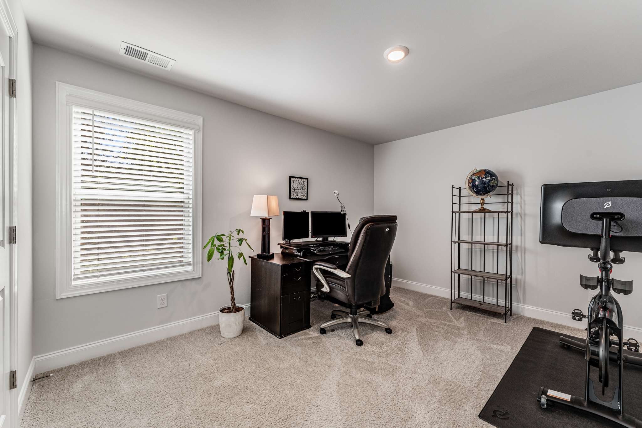 921 Los Lomas Way