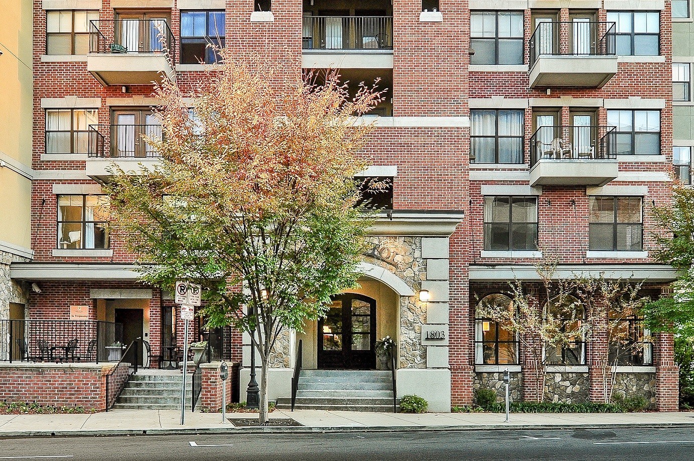 1803 Broadway Unit: 219