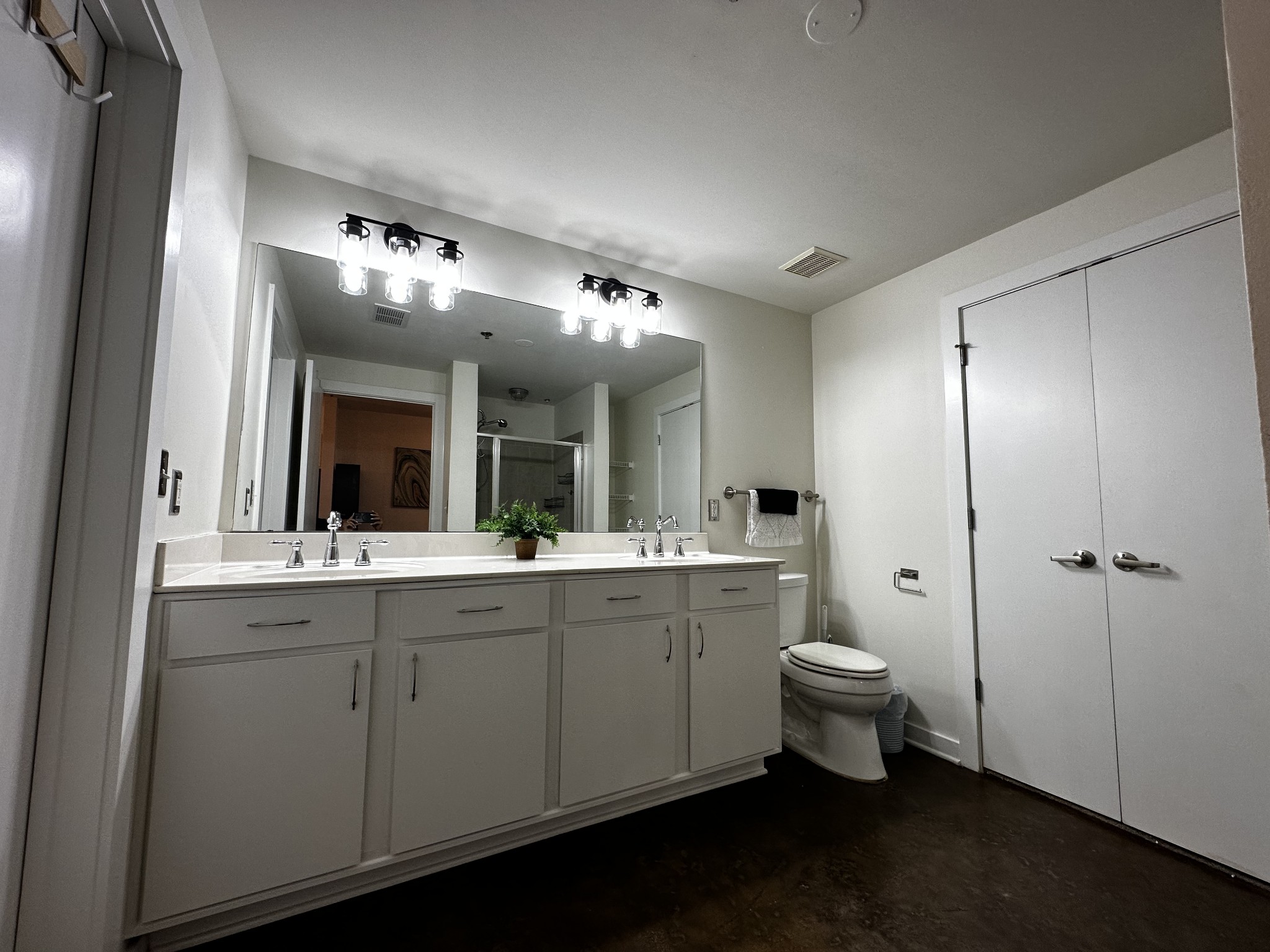 1803 Broadway Unit: 219
