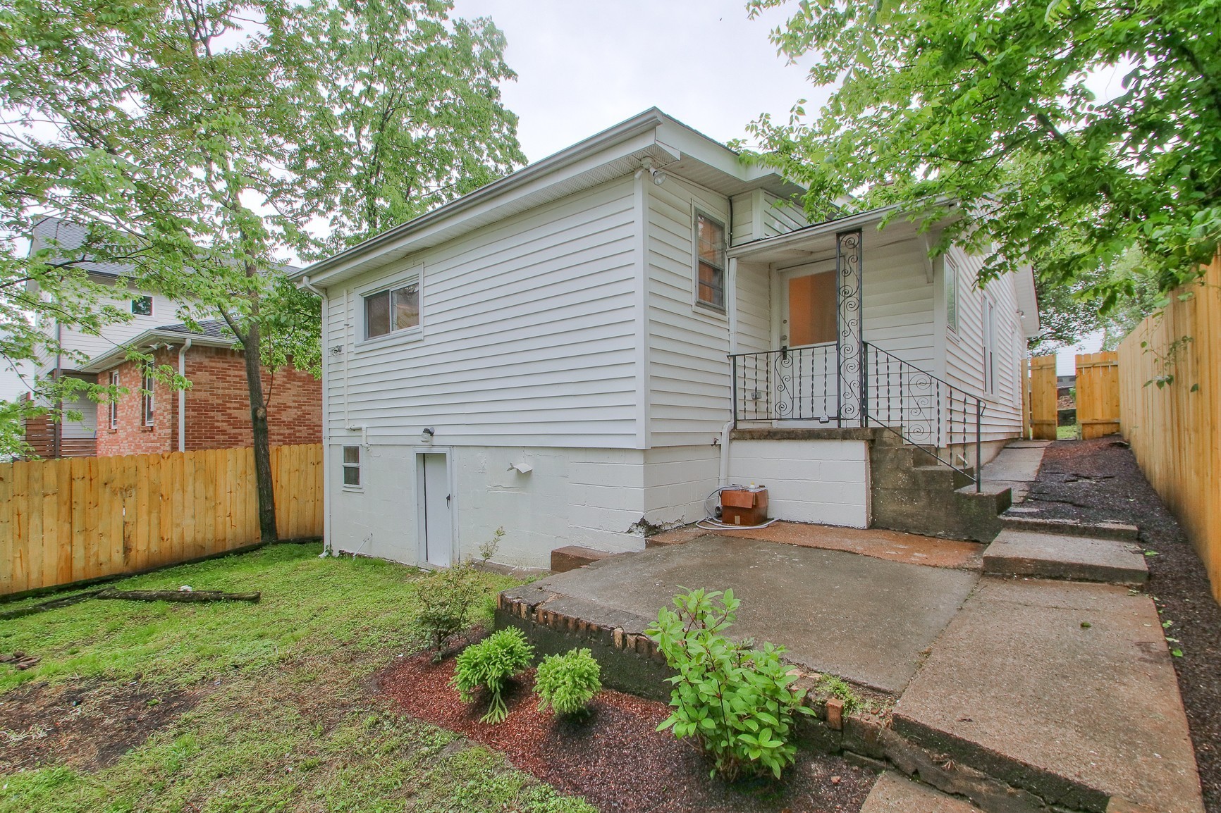 1103 Argyle Ave