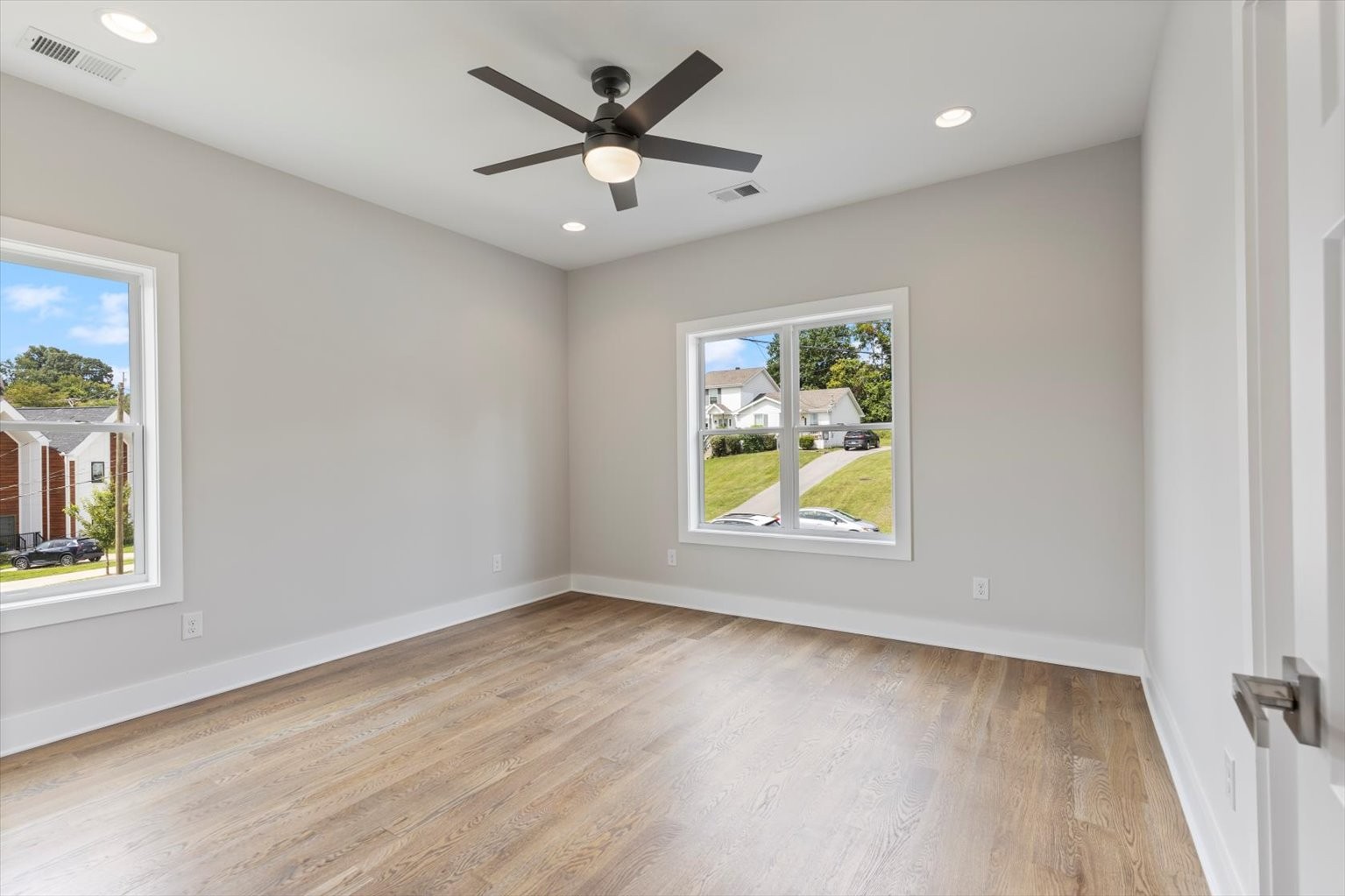 615 Newhall Dr