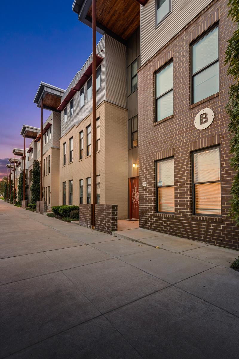1225 4th Ave, S Unit: 211