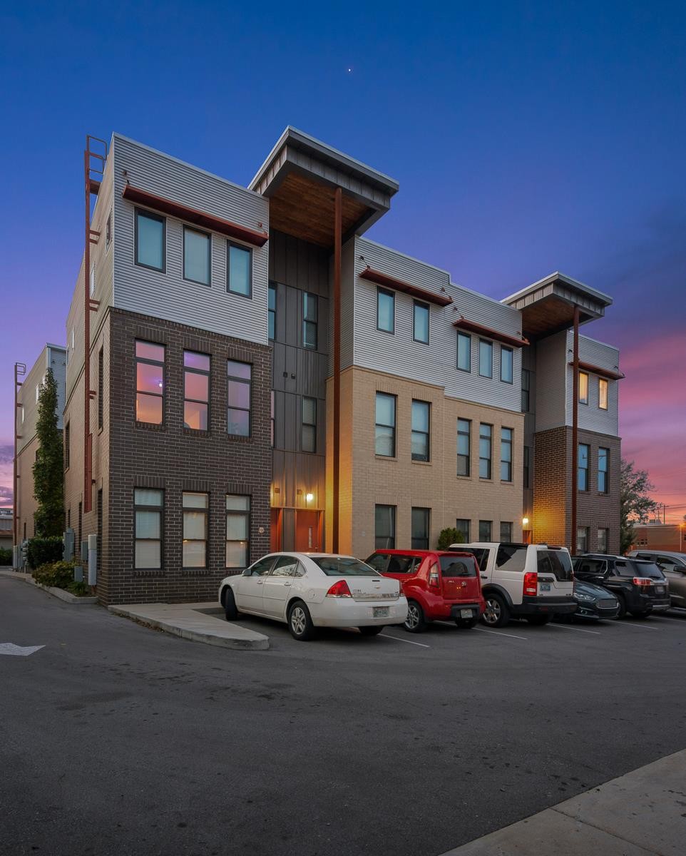 1225 4th Ave, S Unit: 211