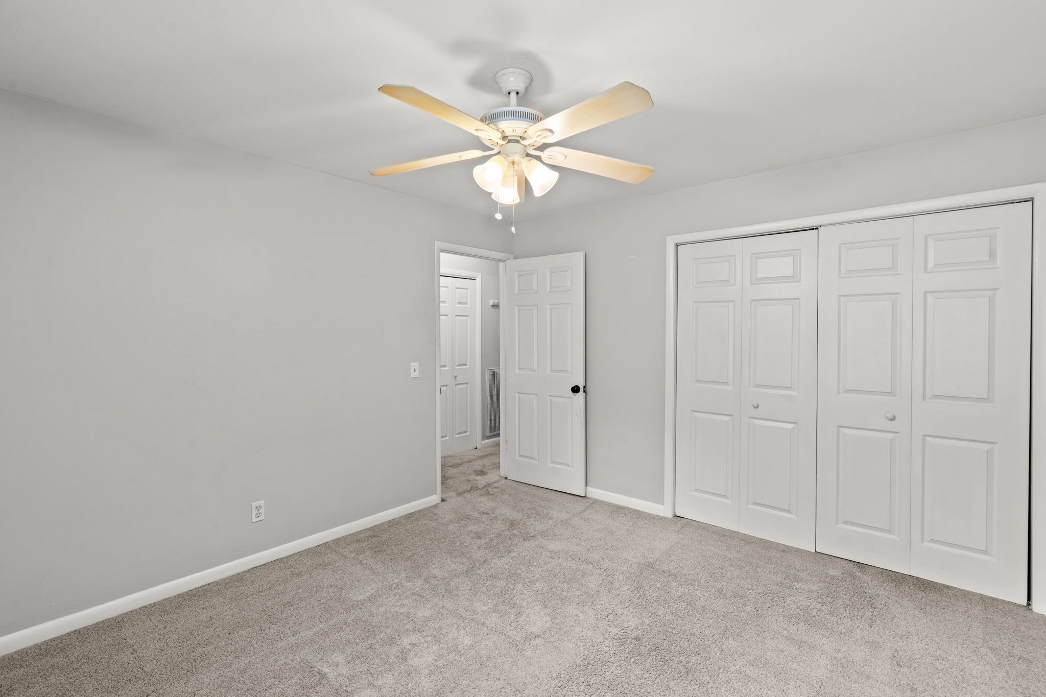560 Doral Country Dr