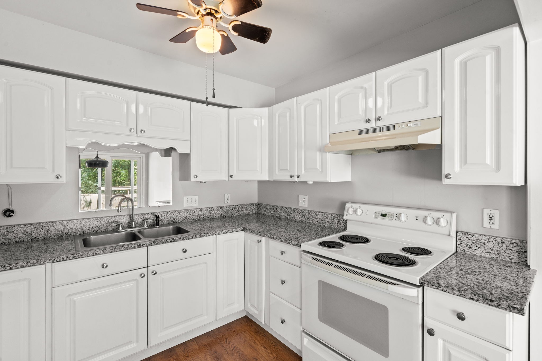 560 Doral Country Dr