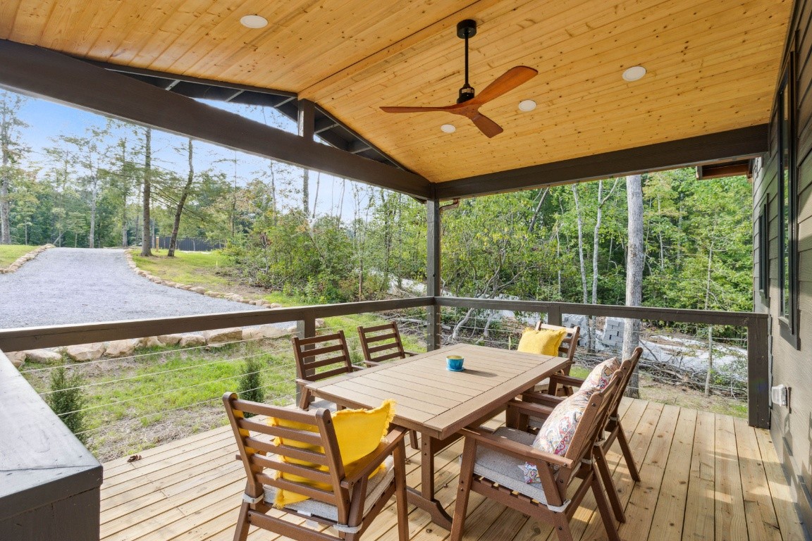 197 Hemlock Cove