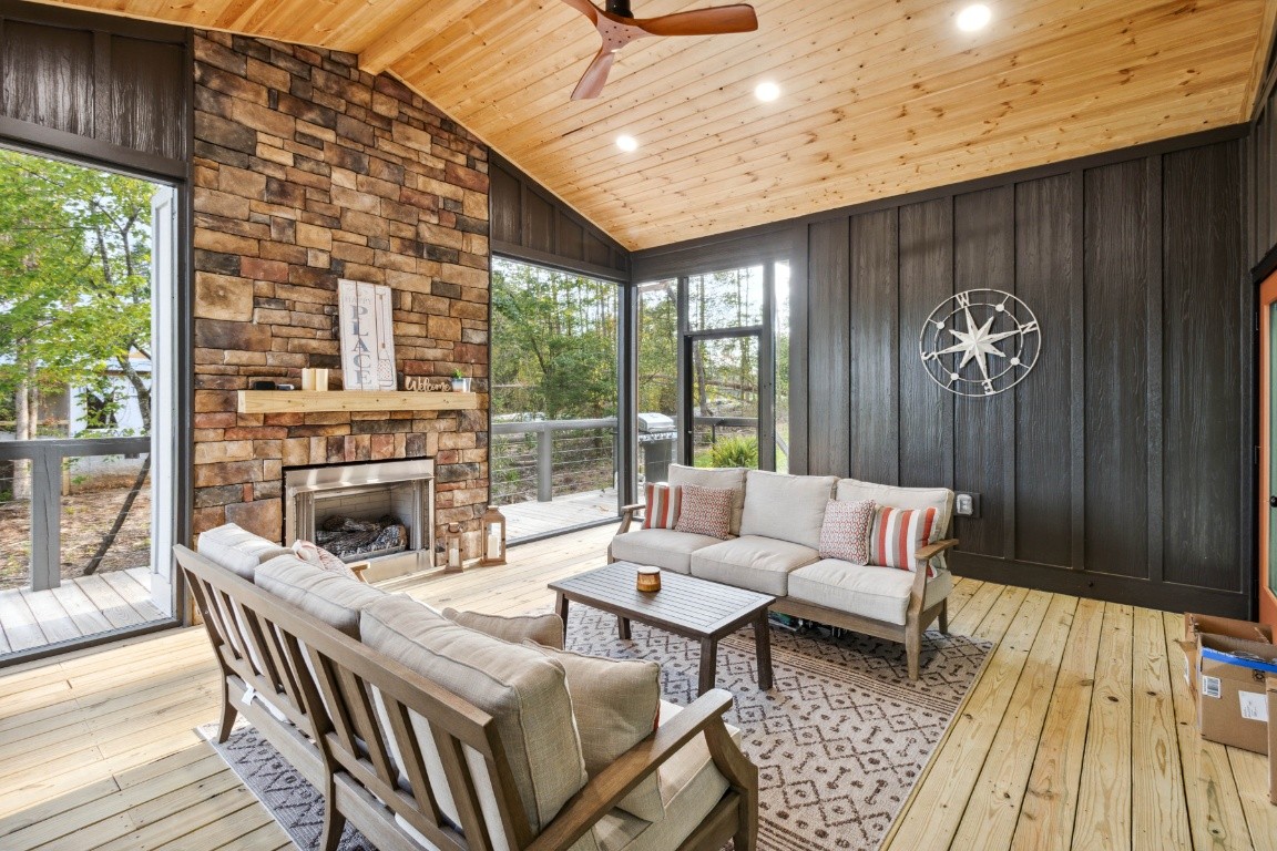 197 Hemlock Cove