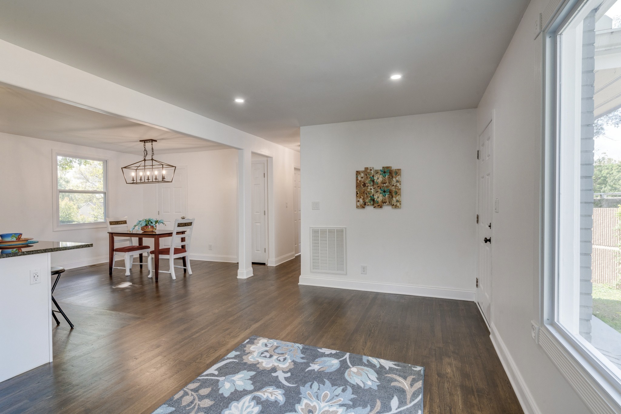2020 S Lyle Ln