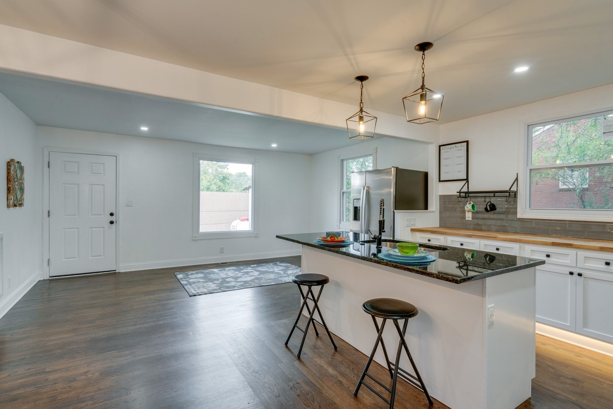 2020 S Lyle Ln