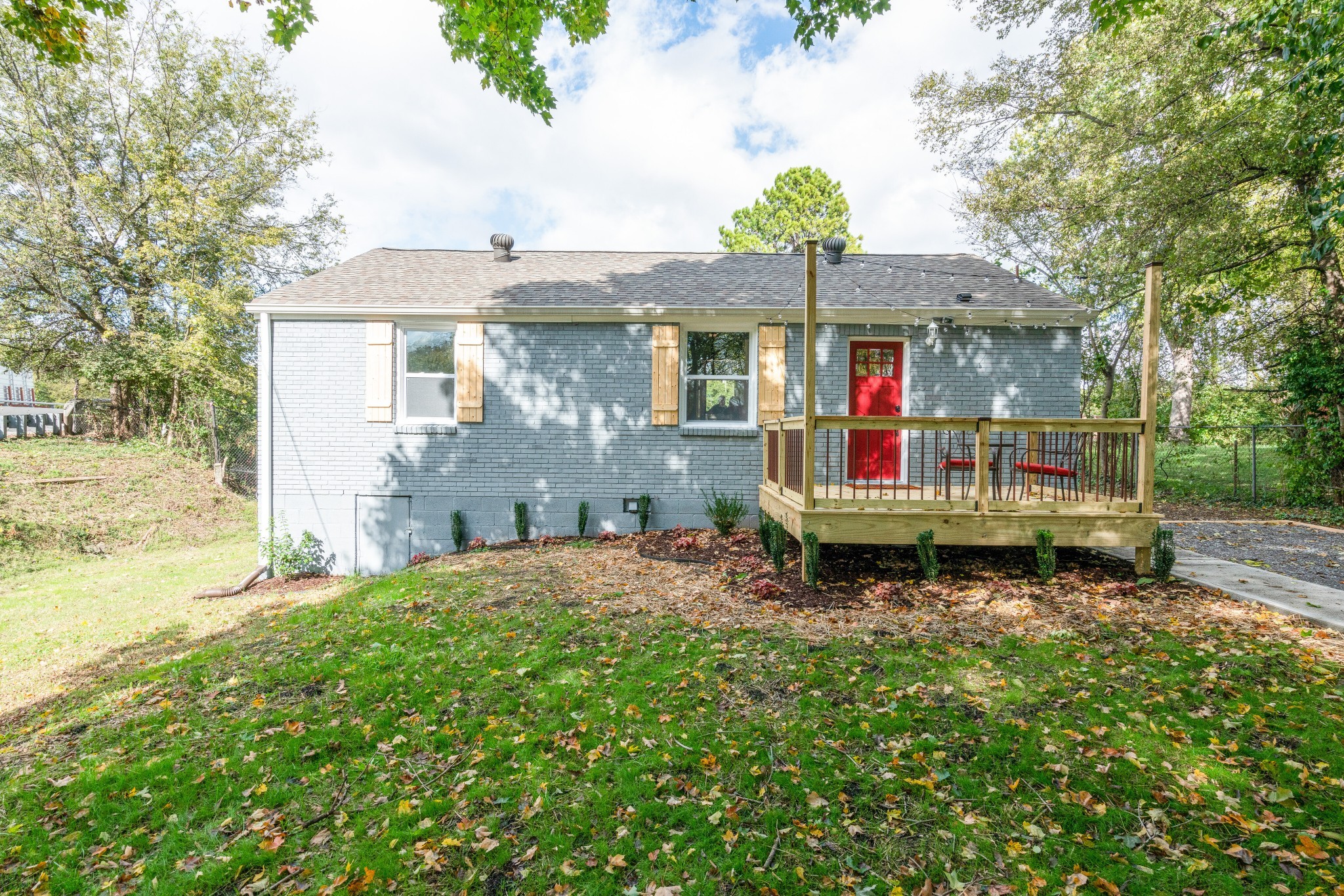 2020 S Lyle Ln
