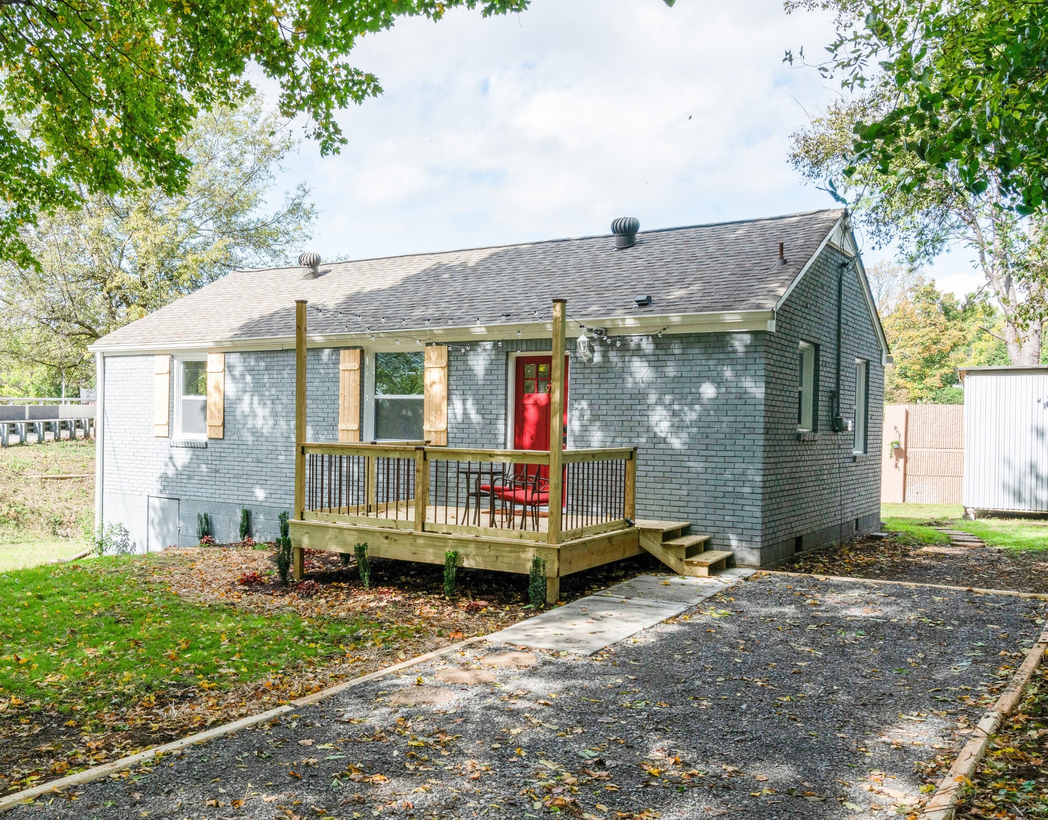 2020 S Lyle Ln