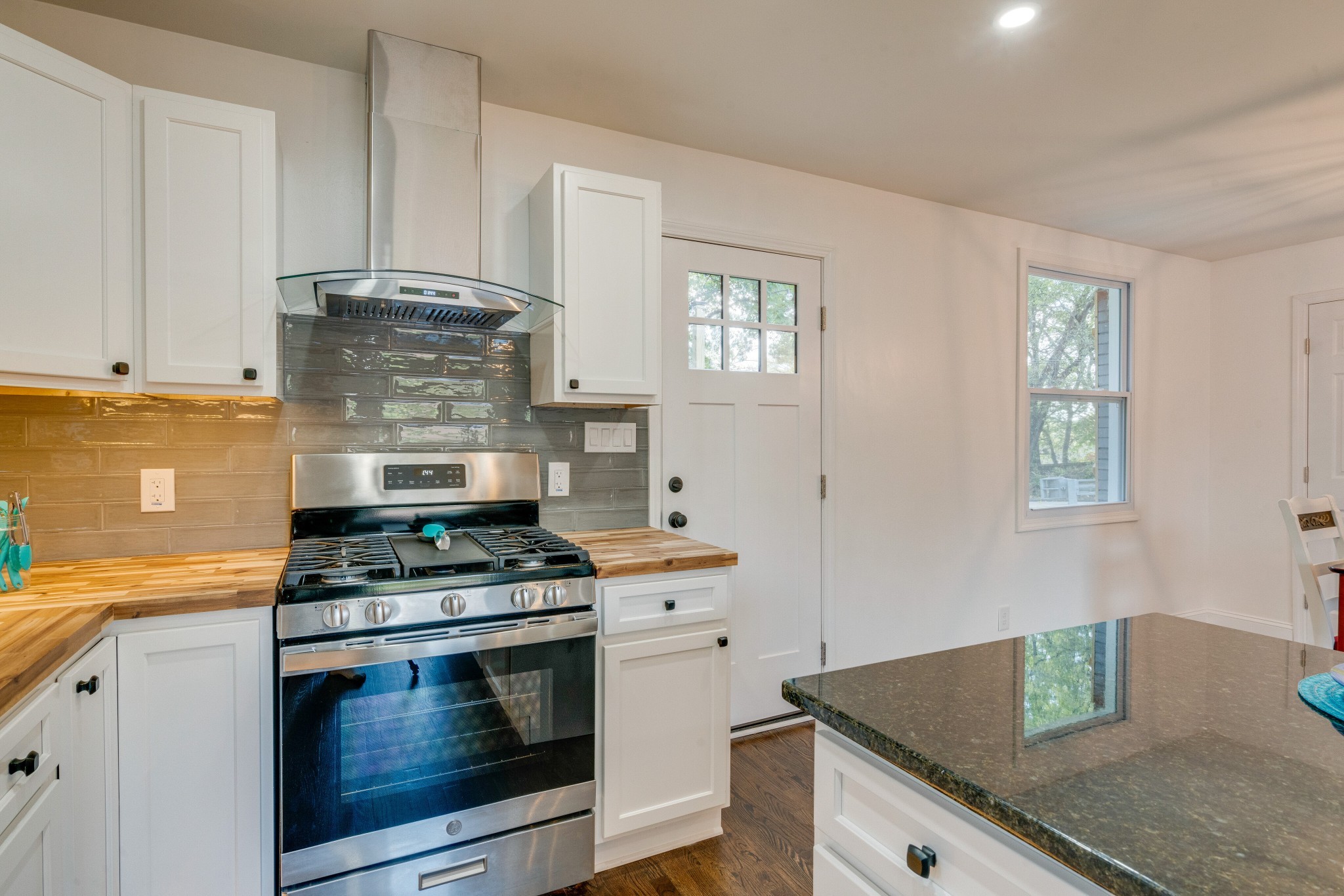 2020 S Lyle Ln