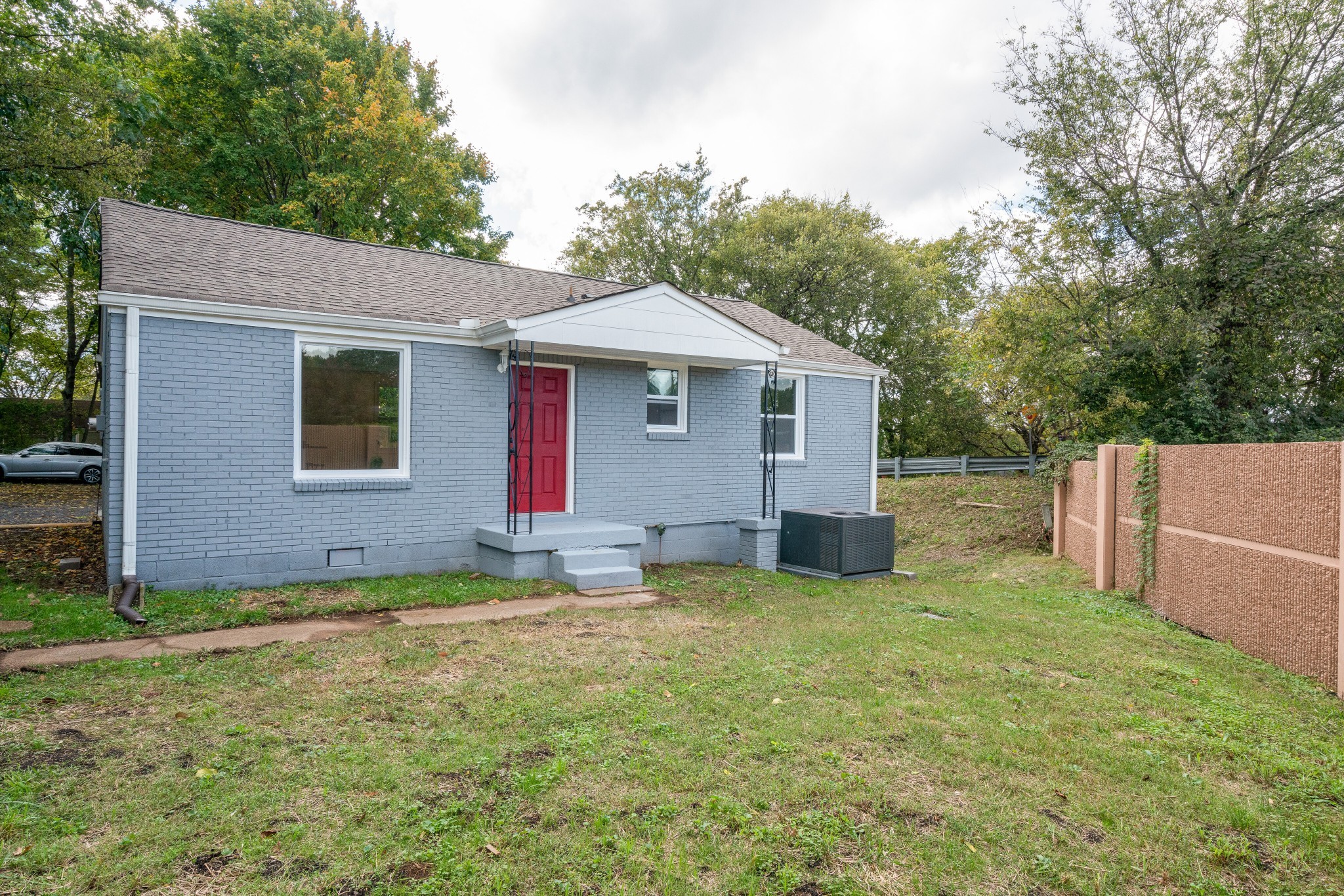 2020 S Lyle Ln
