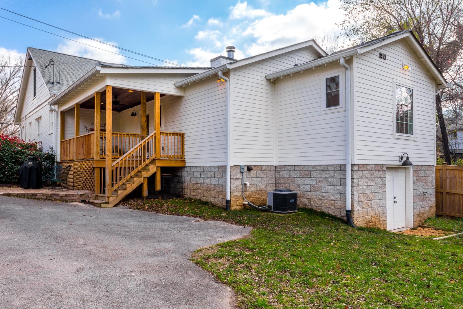 2607 Natchez Trce
