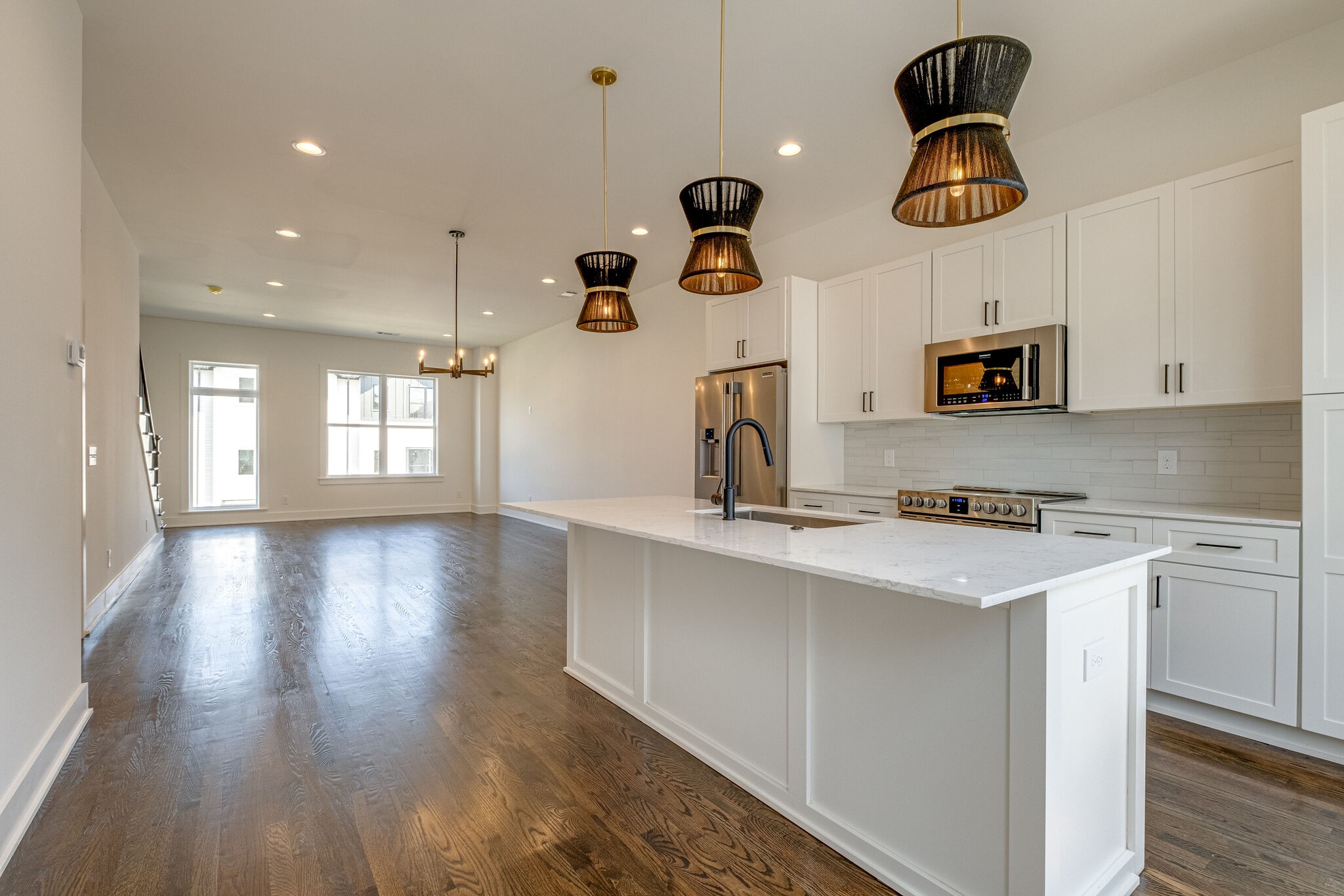 613 Vernon Ave Unit: 6