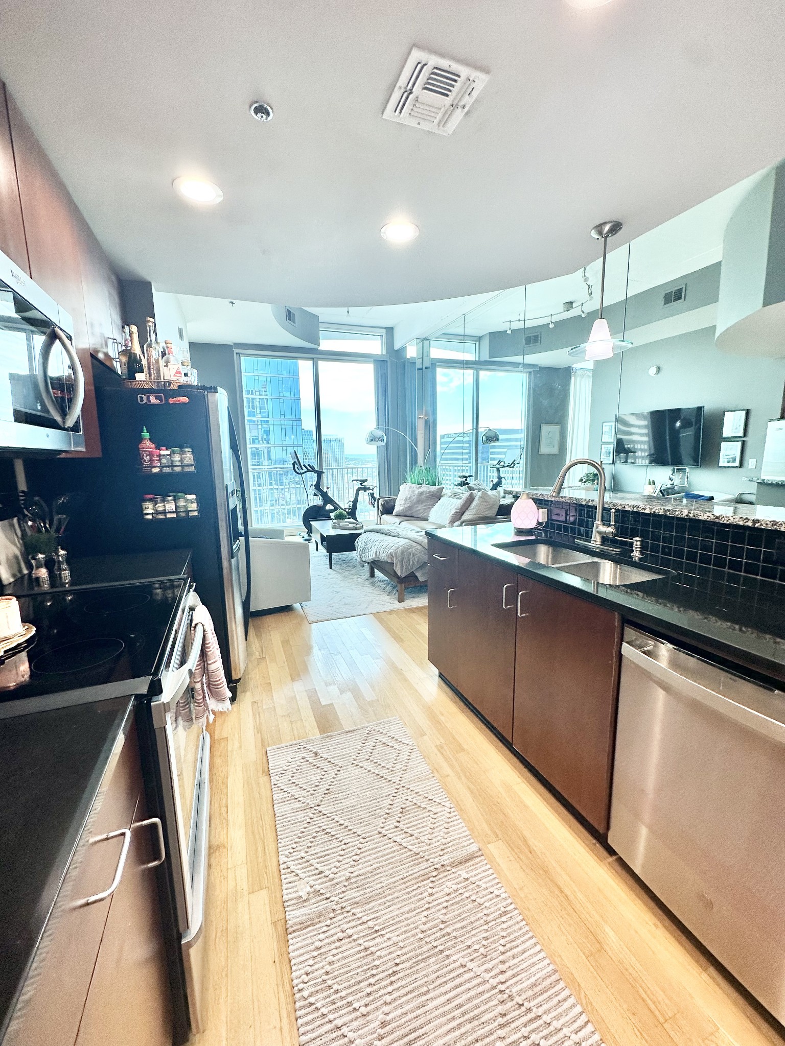 415 Church St Unit: 2904
