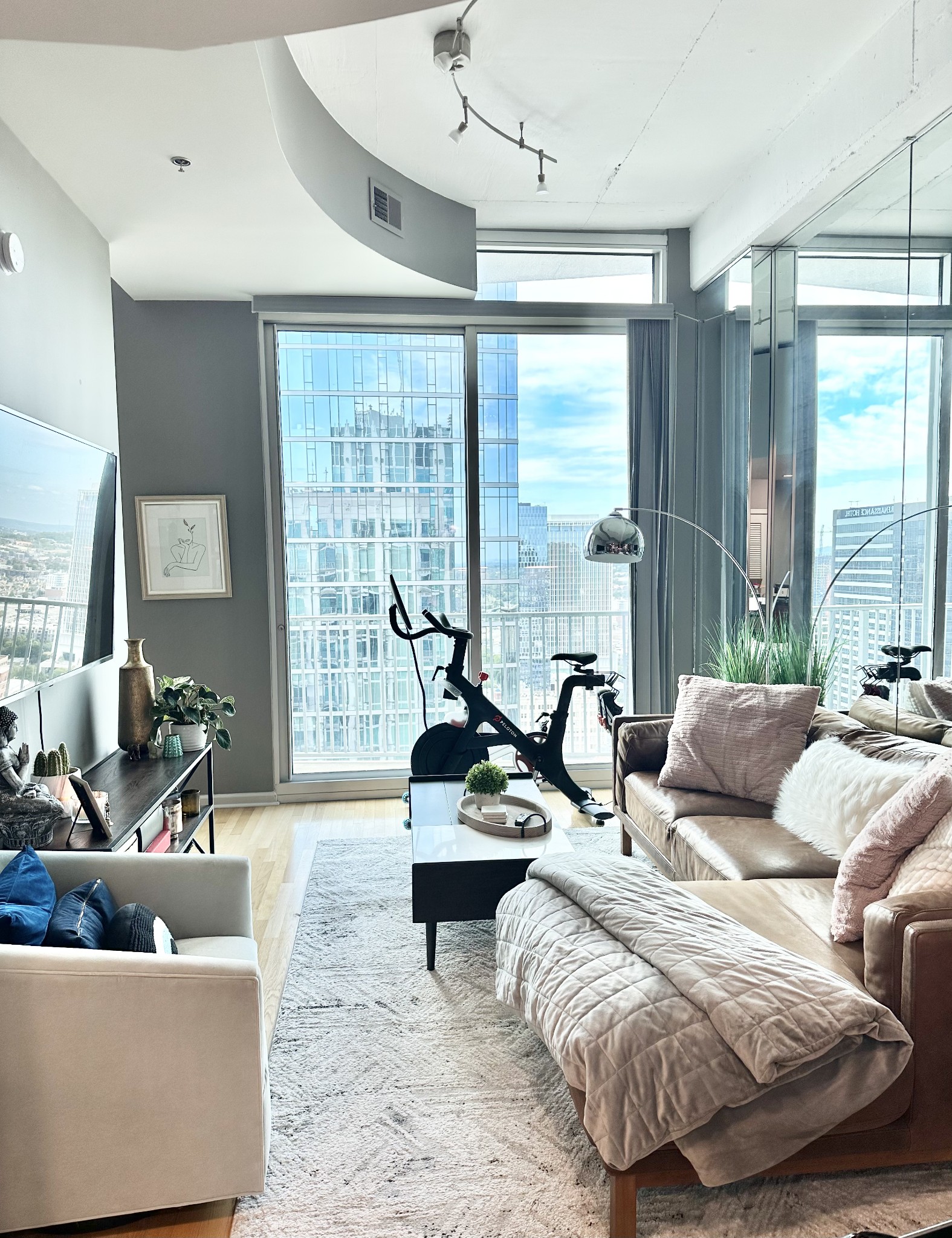 415 Church St Unit: 2904