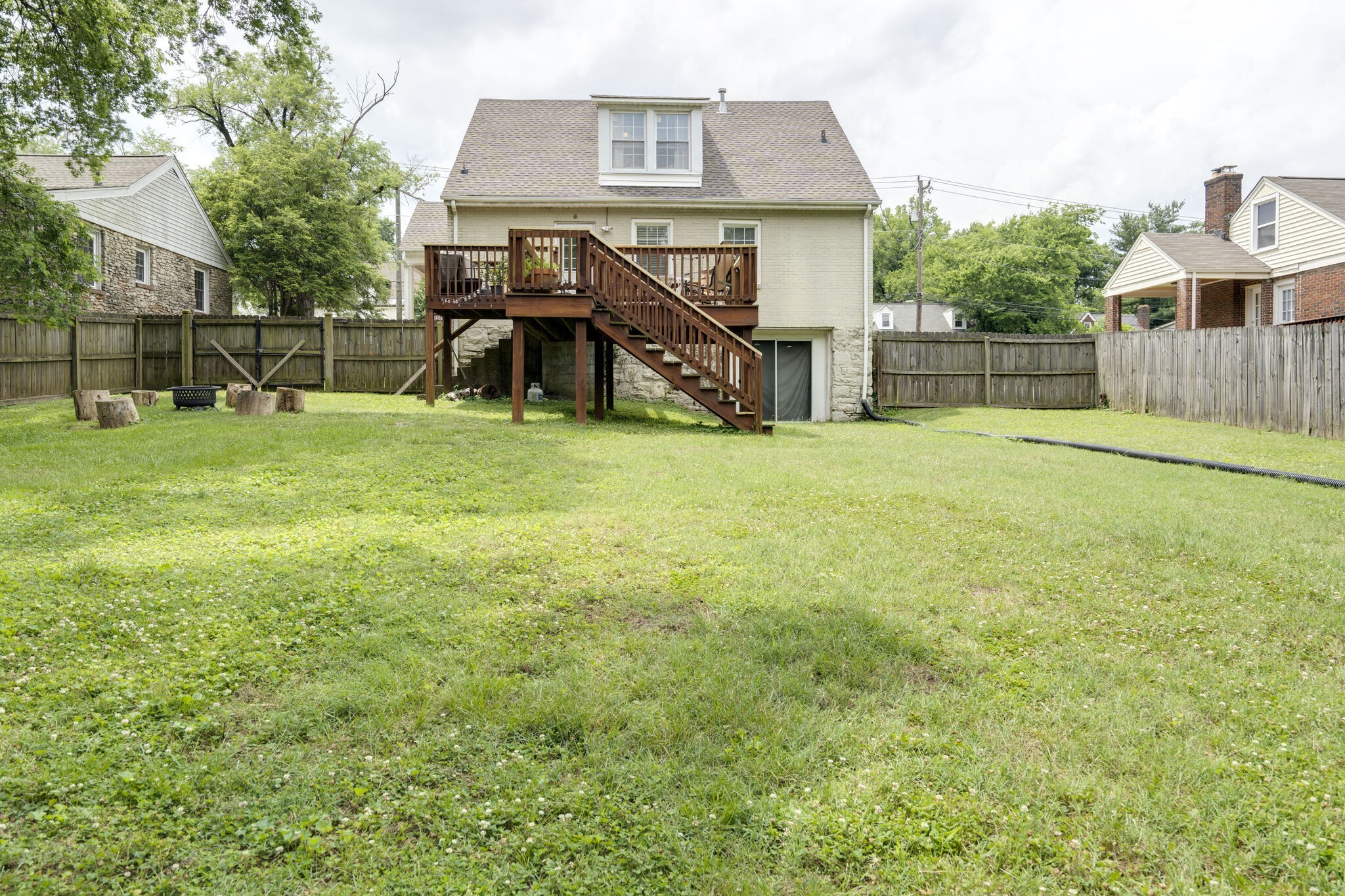 2924 Glenmeade Dr