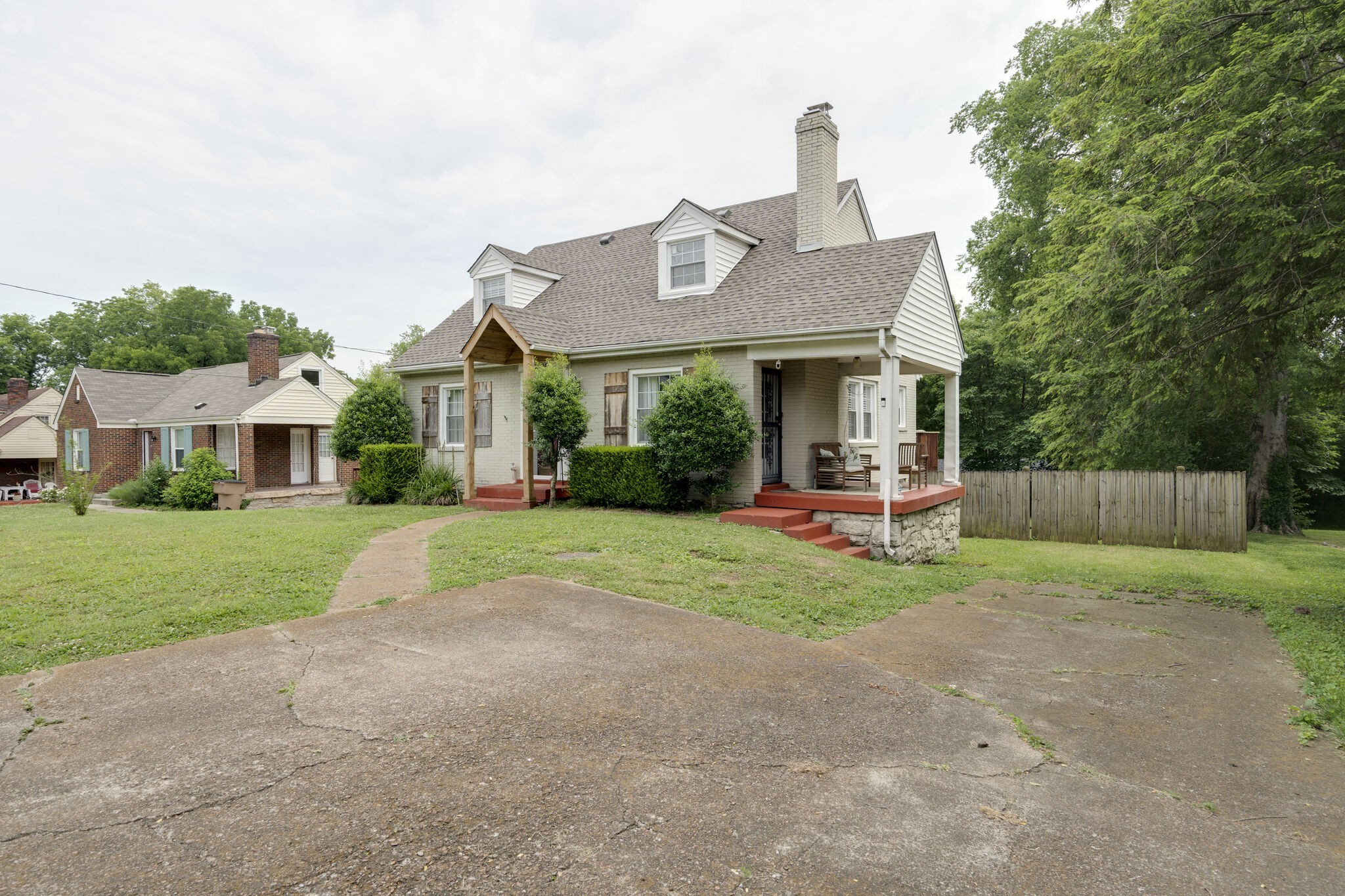 2924 Glenmeade Dr