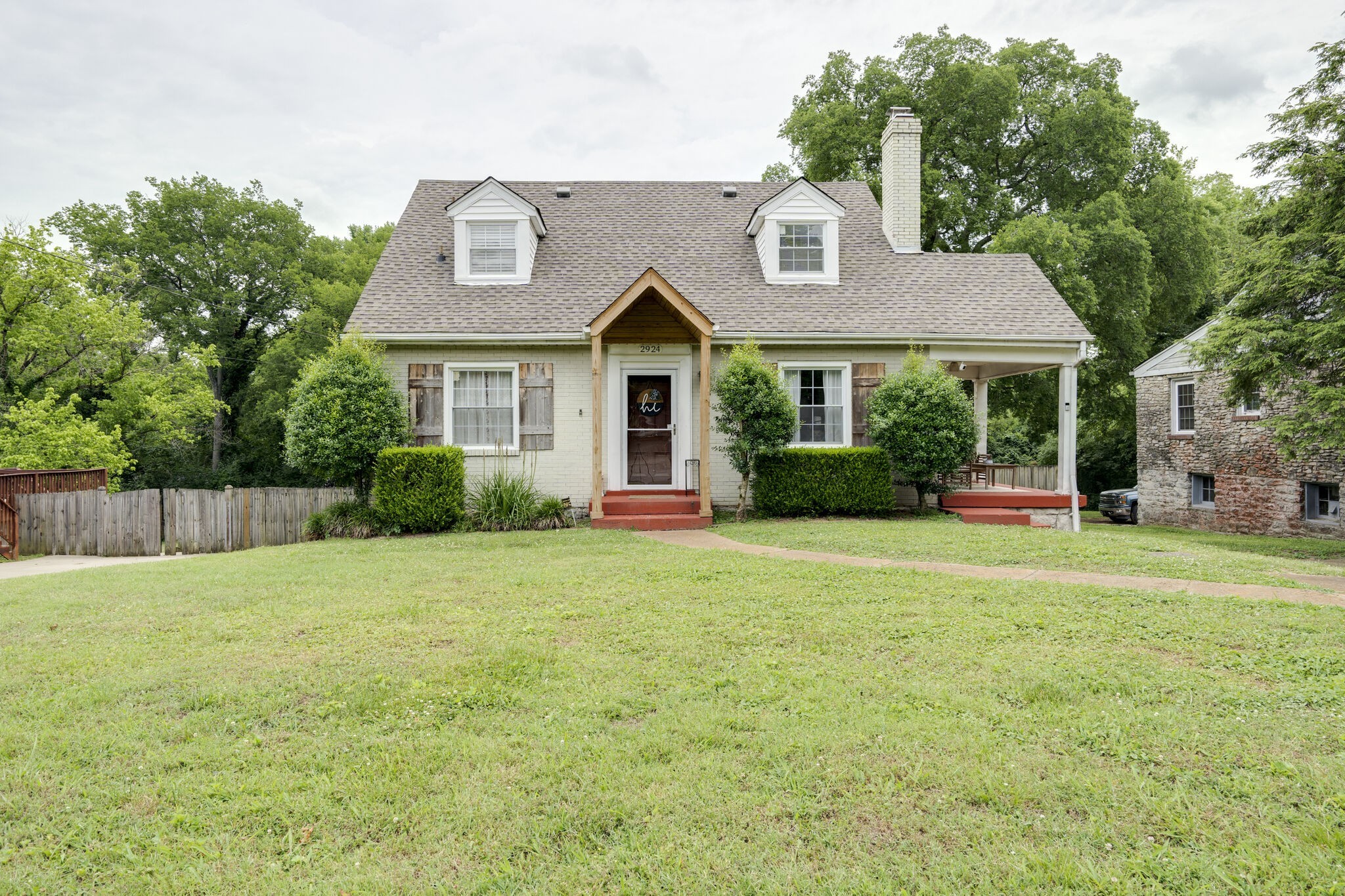 2924 Glenmeade Dr