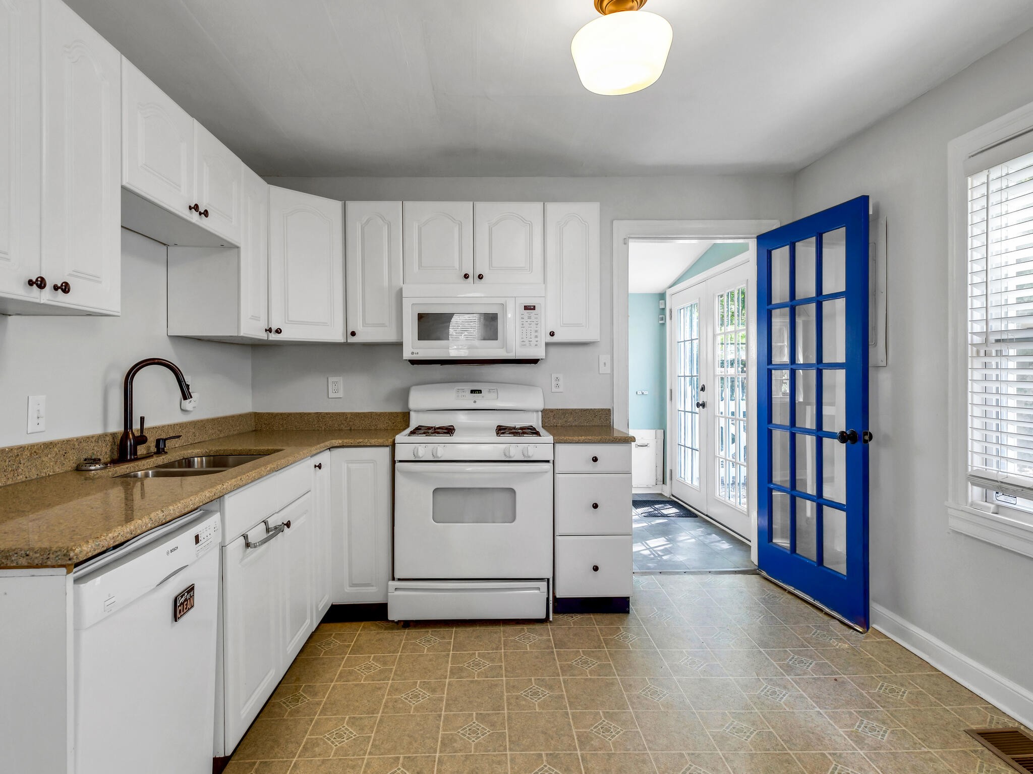 2913 Highland Dr
