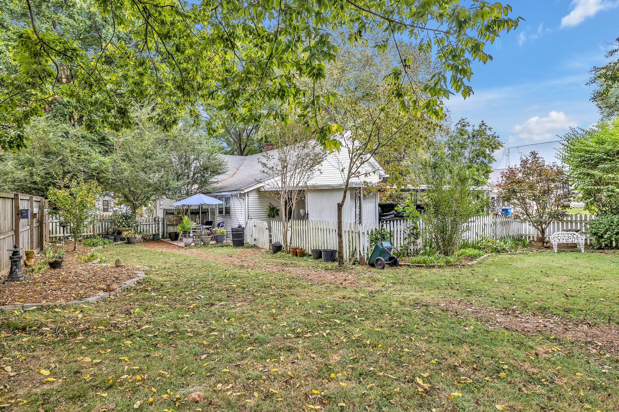 203 Hay Long Ave