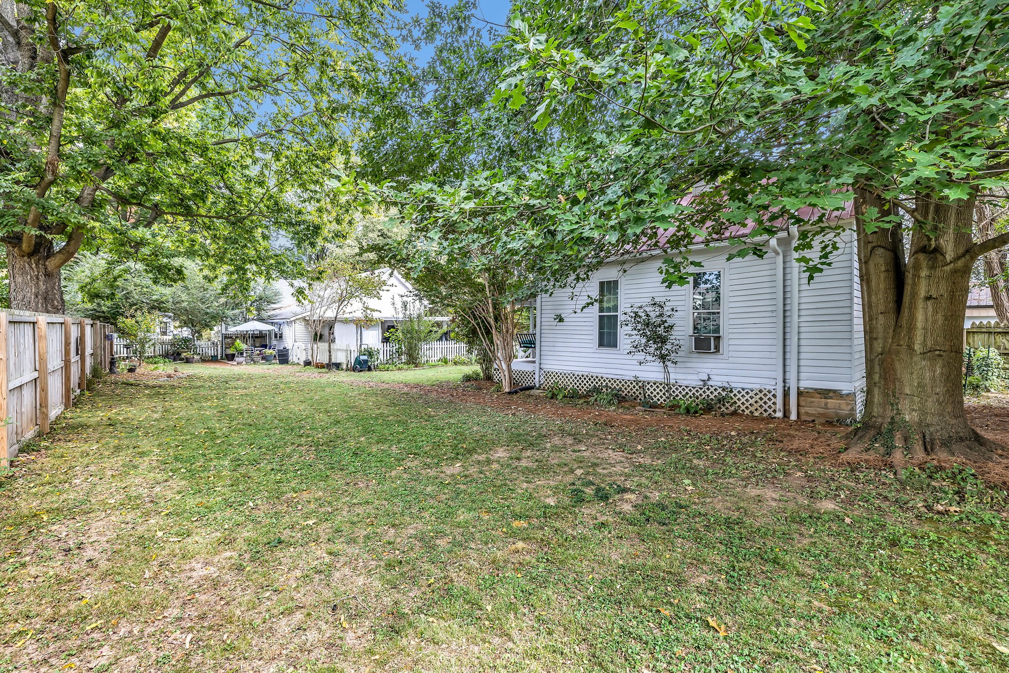 203 Hay Long Ave