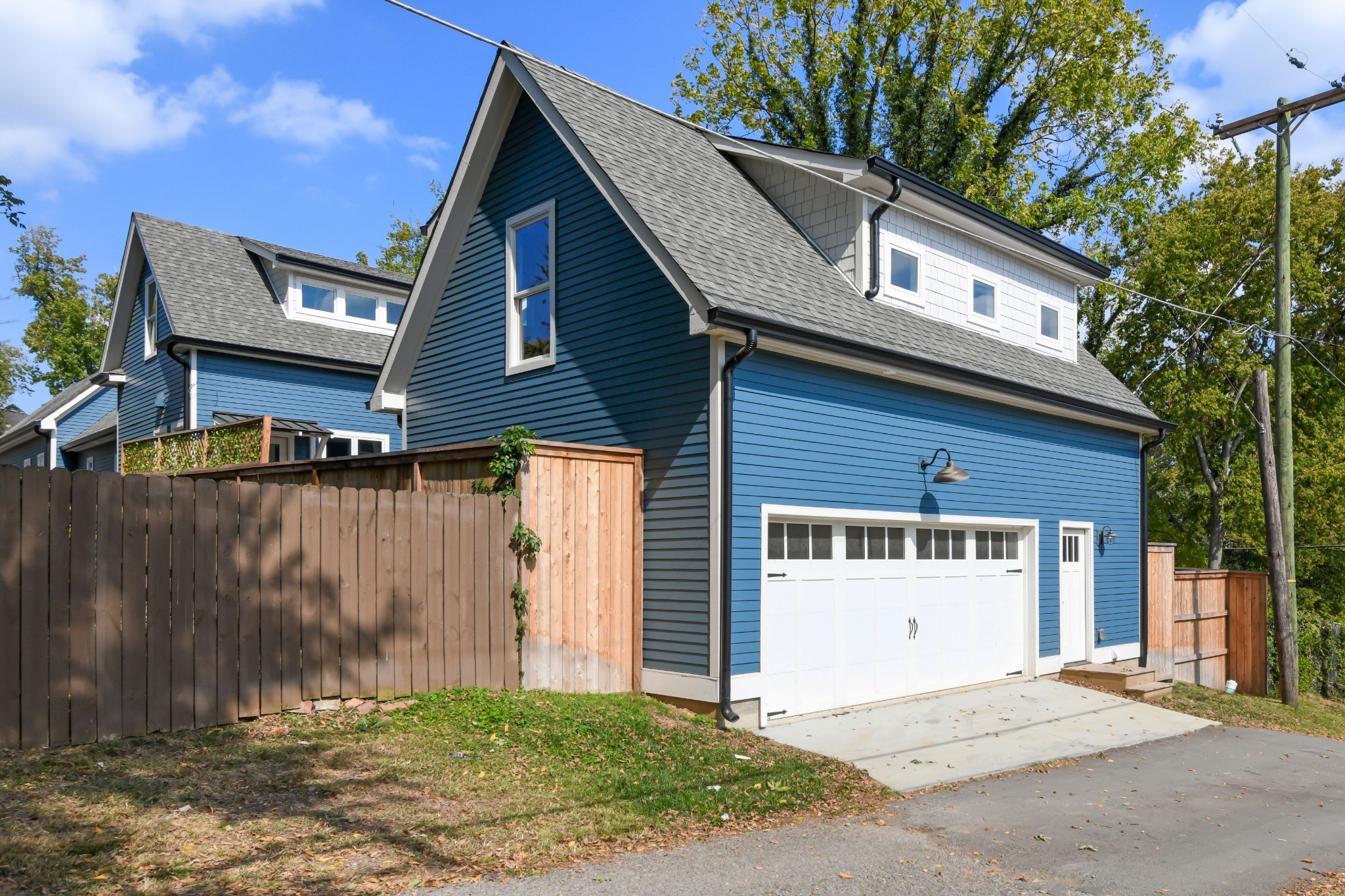 1005 Paris Ave