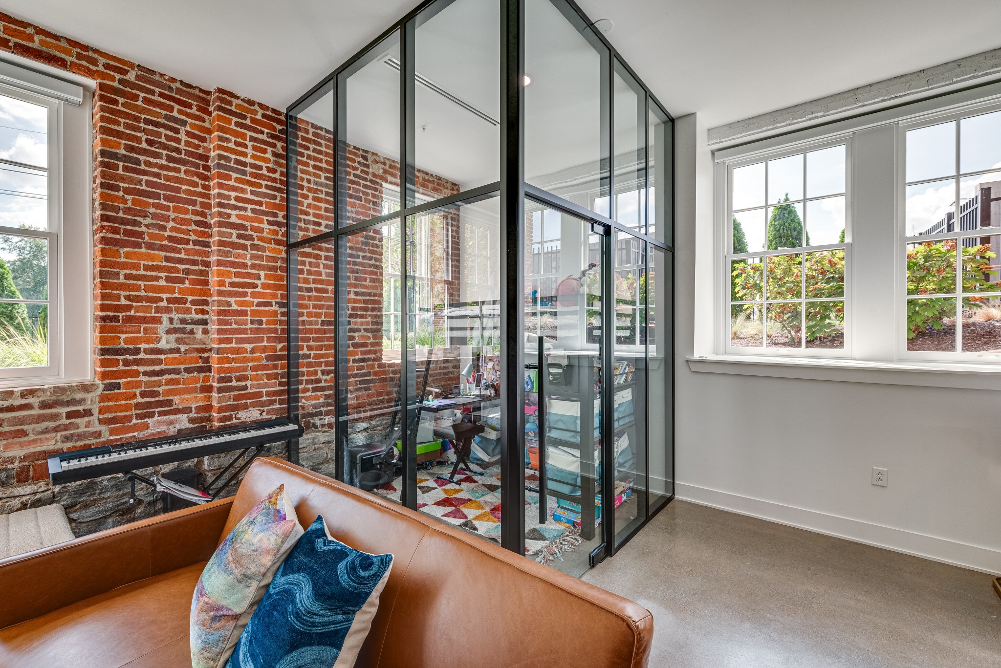 601 Madison St Unit: 109