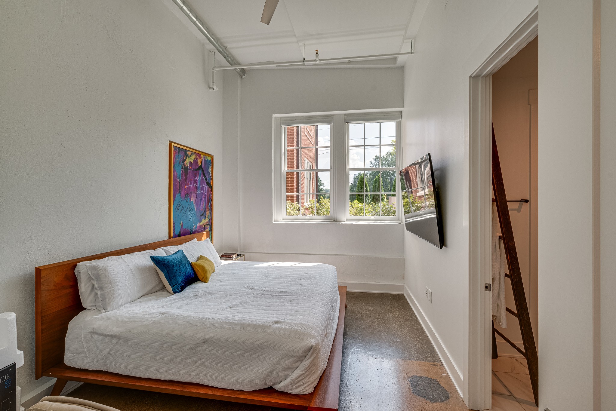 601 Madison St Unit: 109