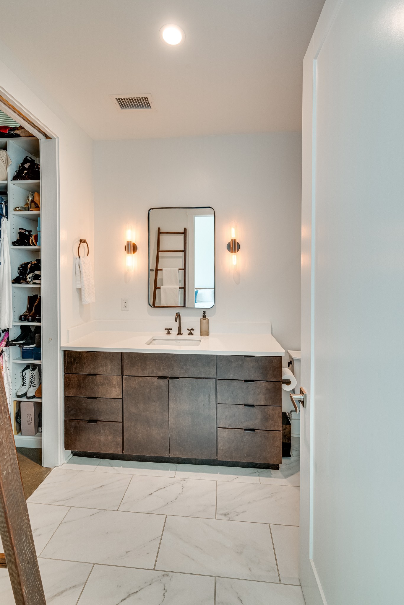 601 Madison St Unit: 109