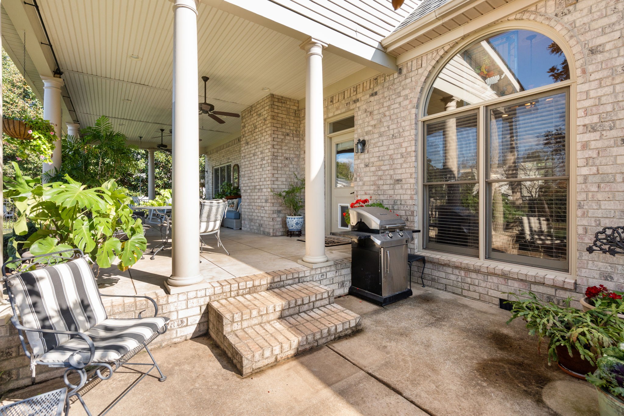 2041 Prestwick Dr