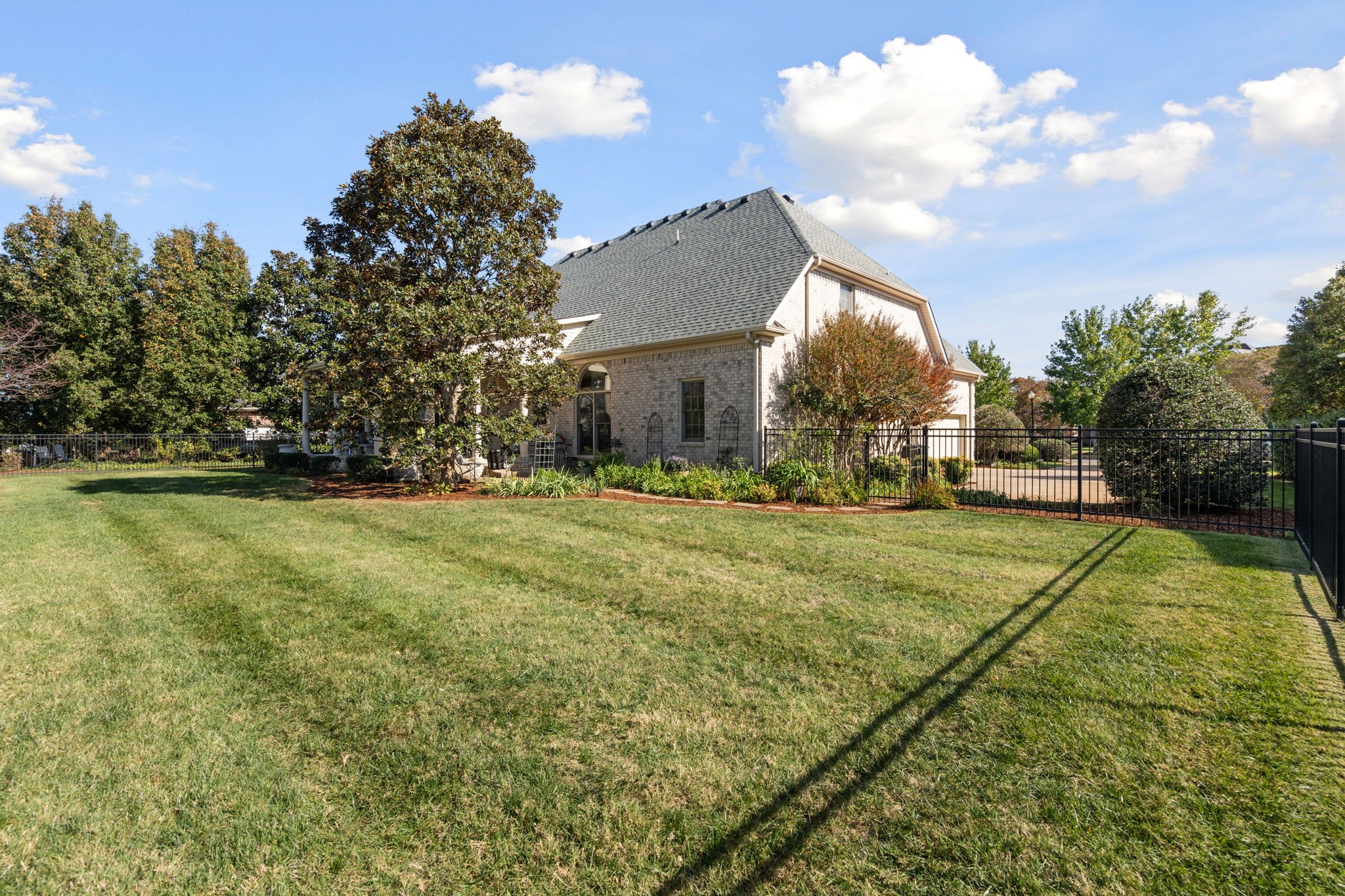 2041 Prestwick Dr