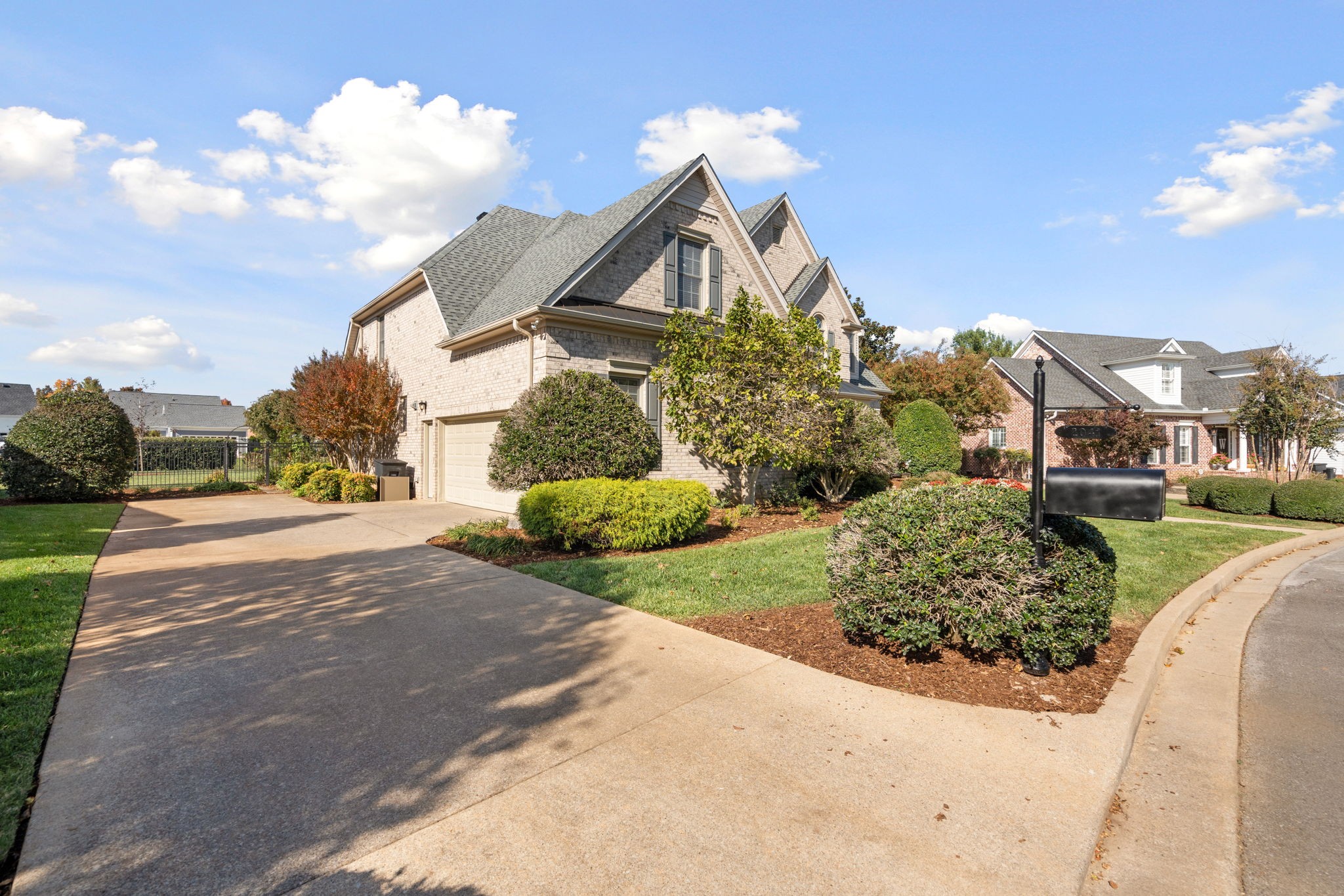 2041 Prestwick Dr