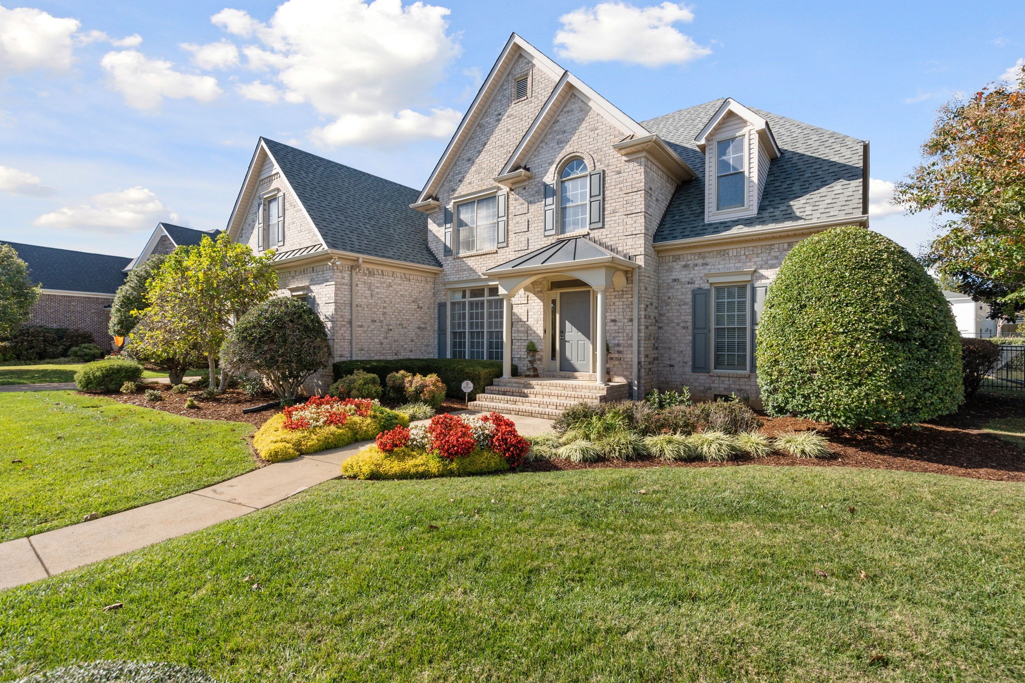 2041 Prestwick Dr