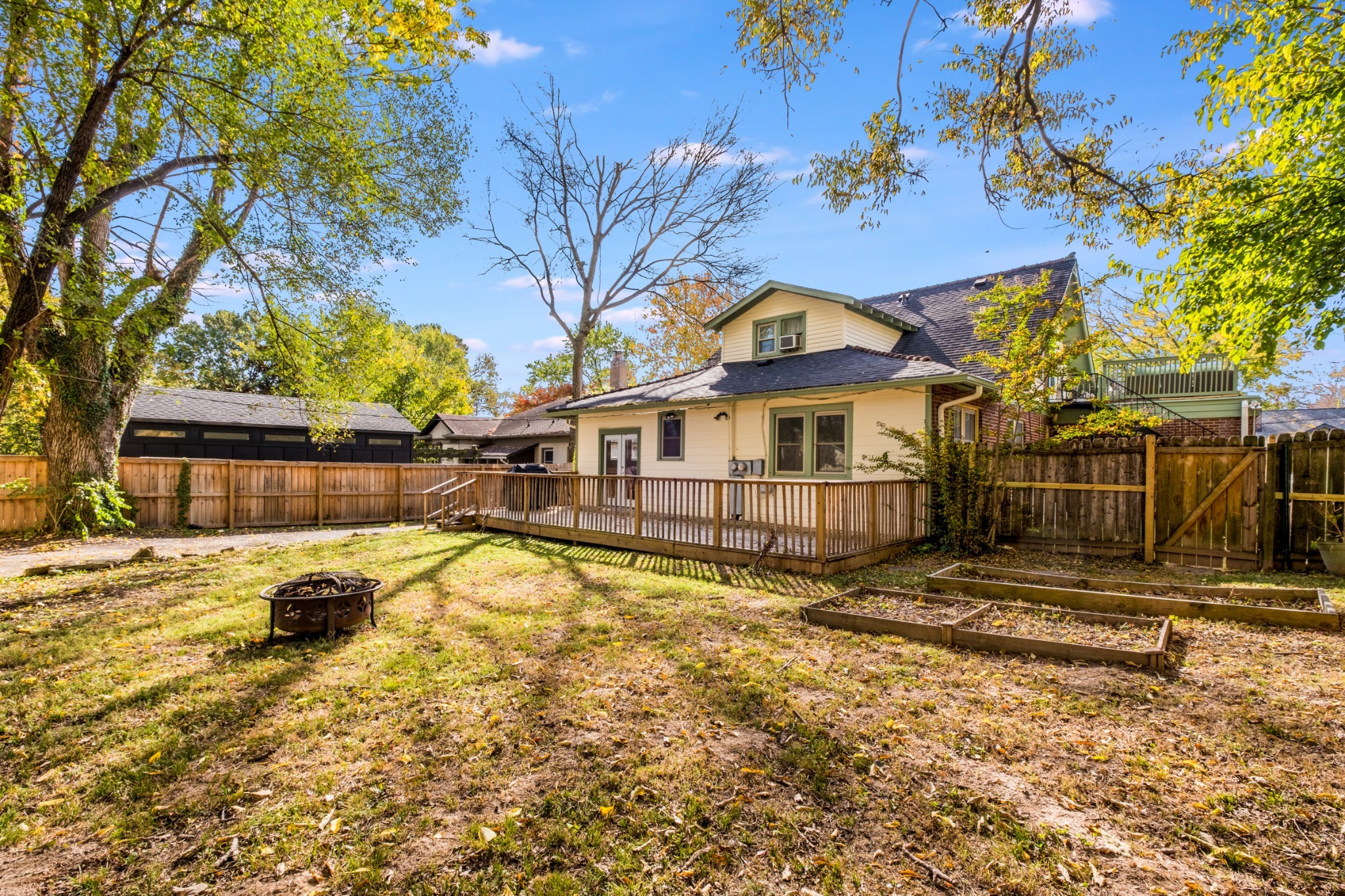 2109 Early Ave