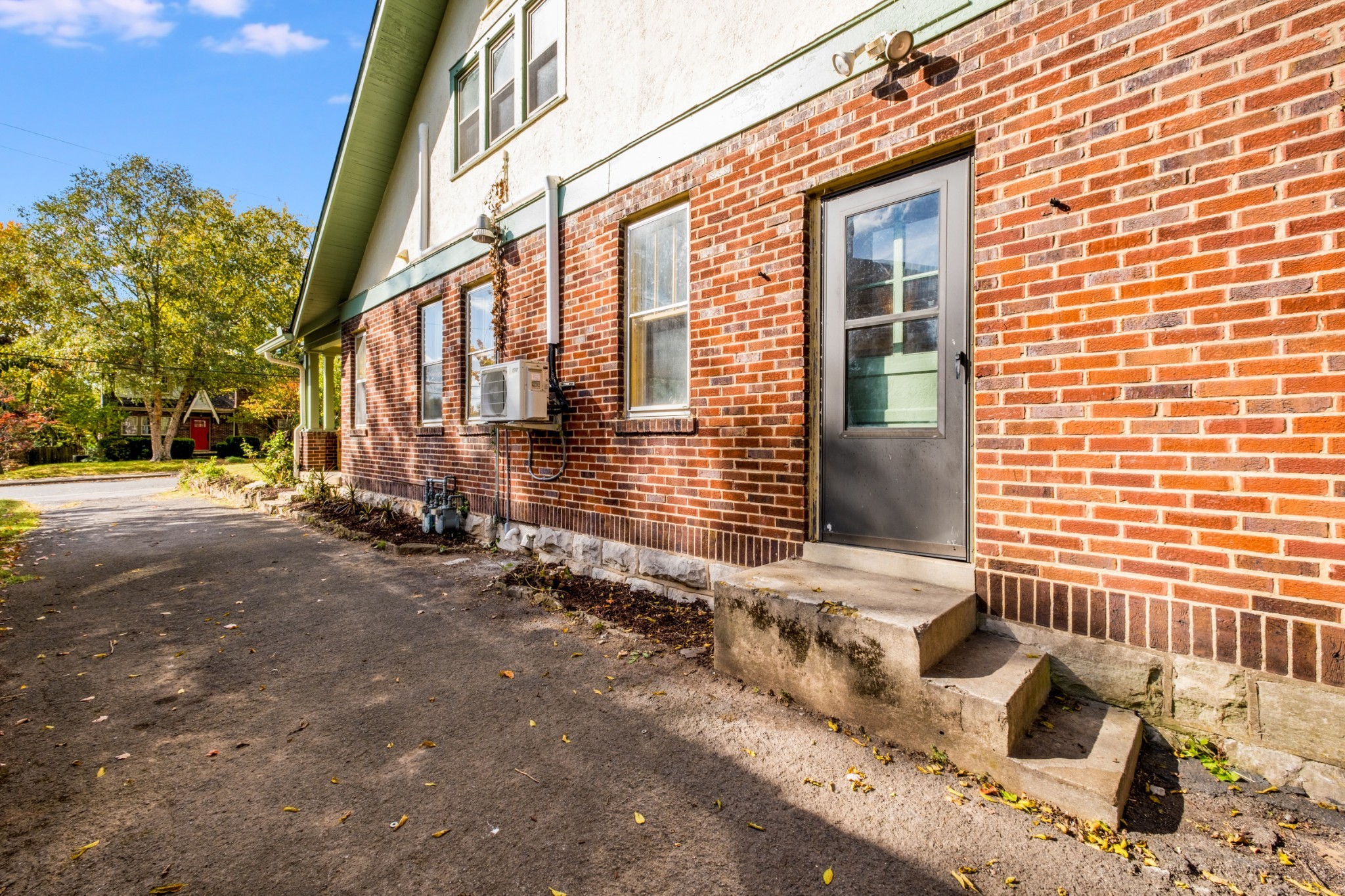 2109 Early Ave