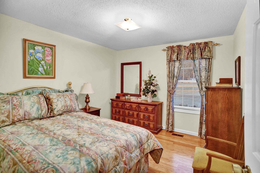 115 Foxland Dr