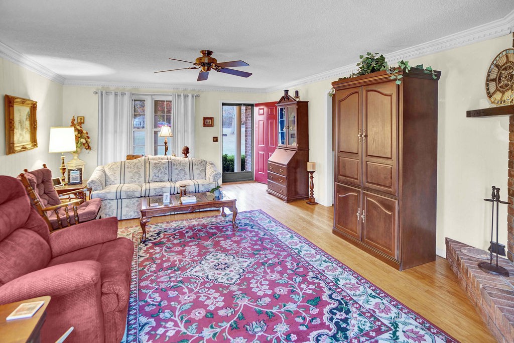 115 Foxland Dr