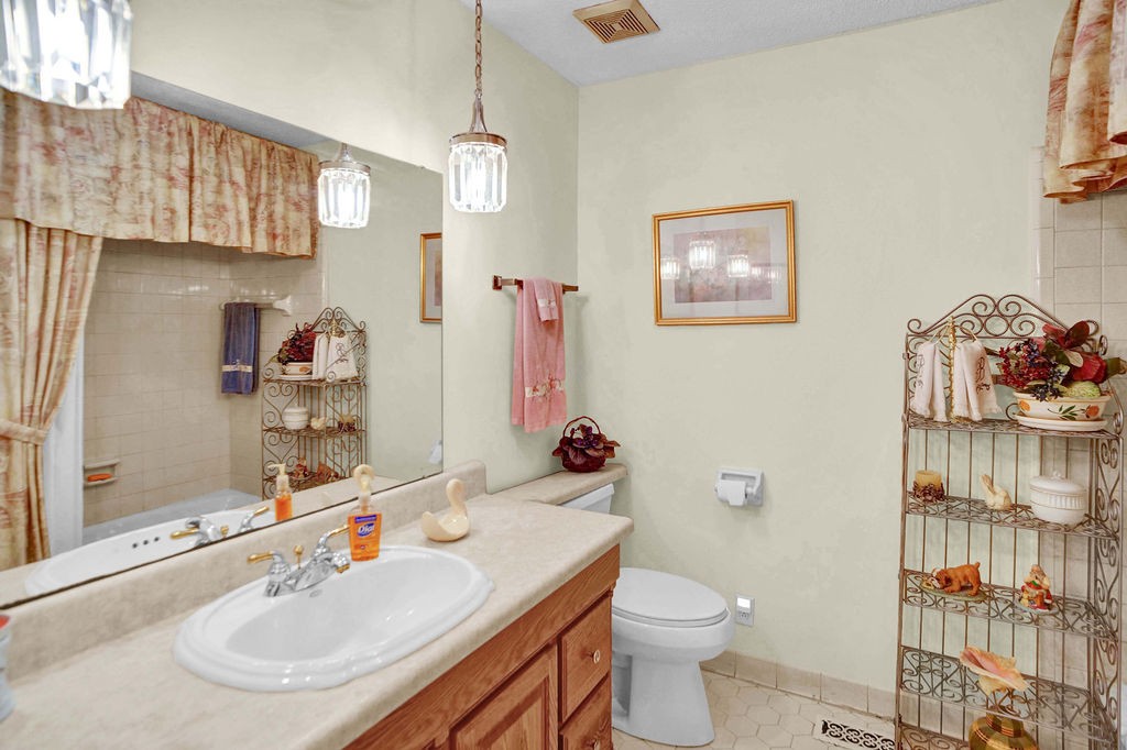 115 Foxland Dr