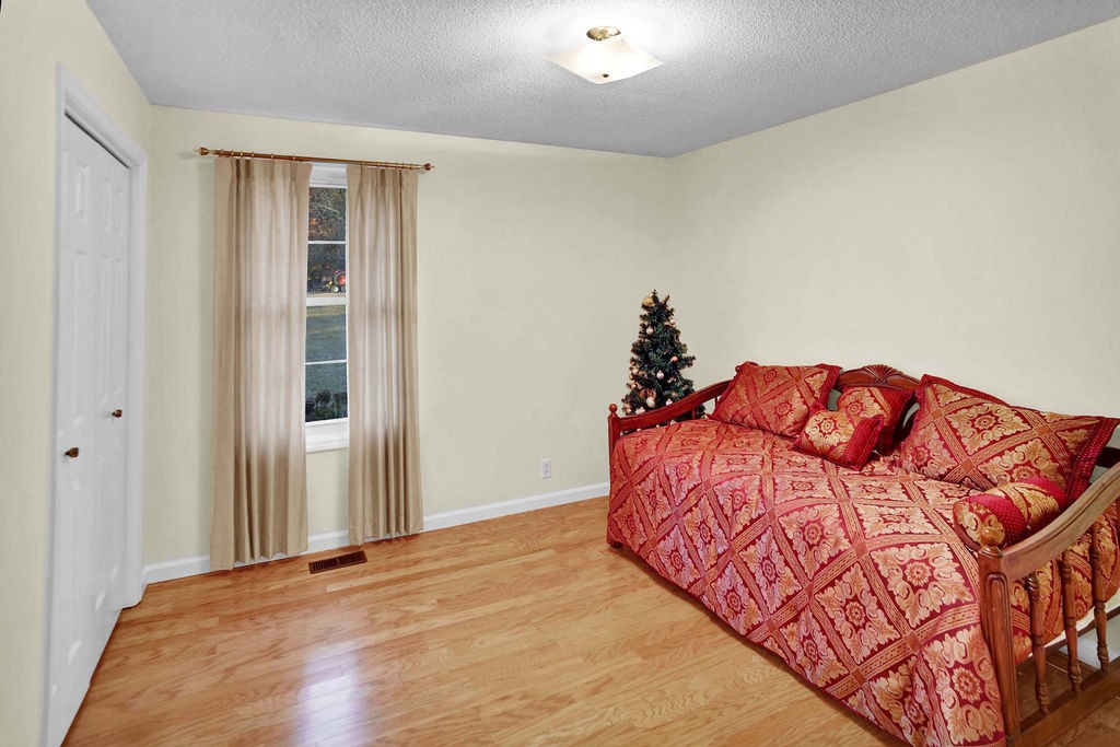 115 Foxland Dr