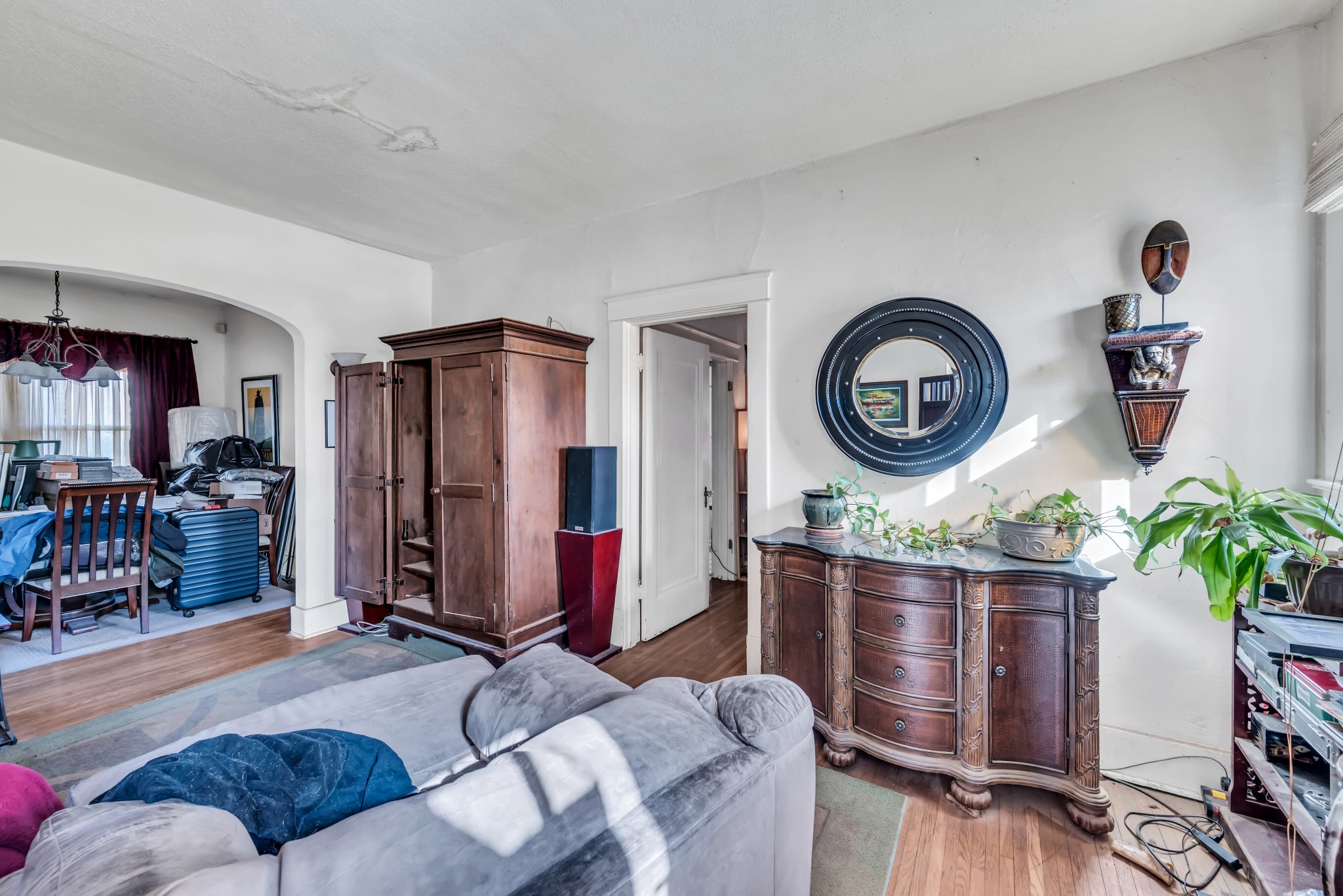 2111 Carter Ave