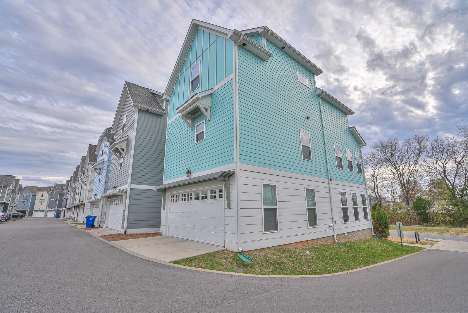 736 Bellevue Rd