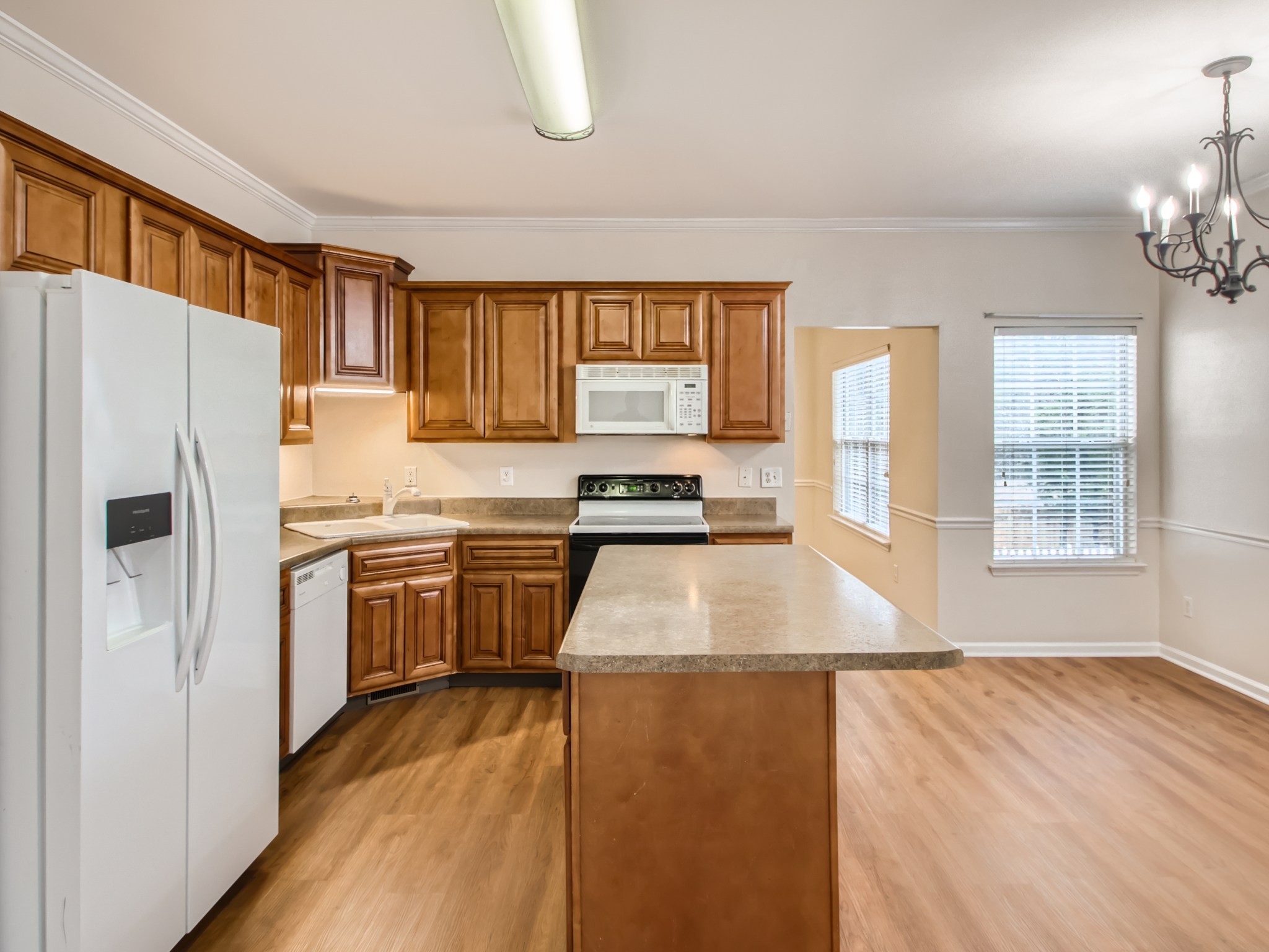 711 Bob White Ct
