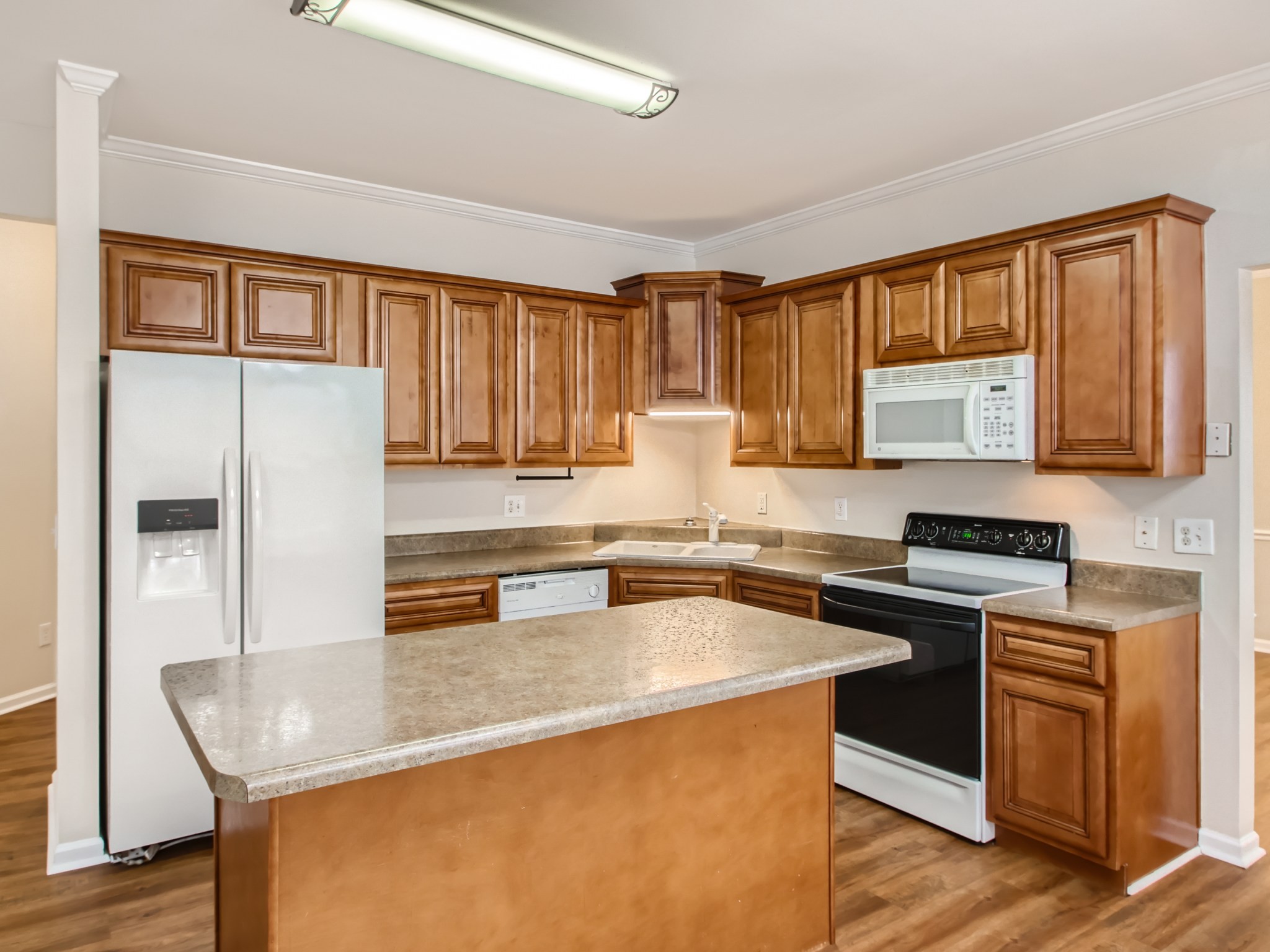 711 Bob White Ct