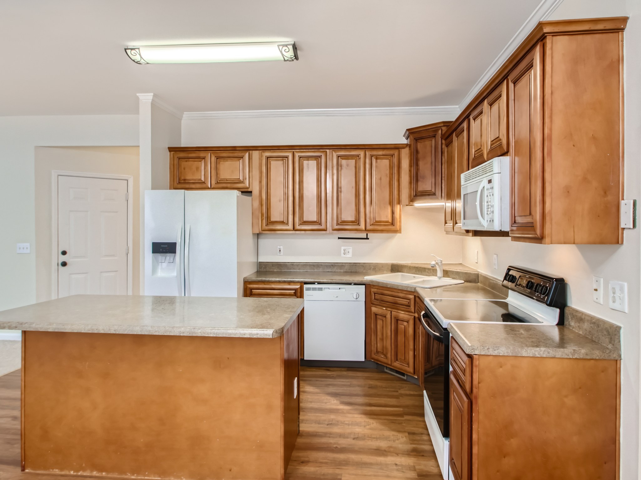711 Bob White Ct