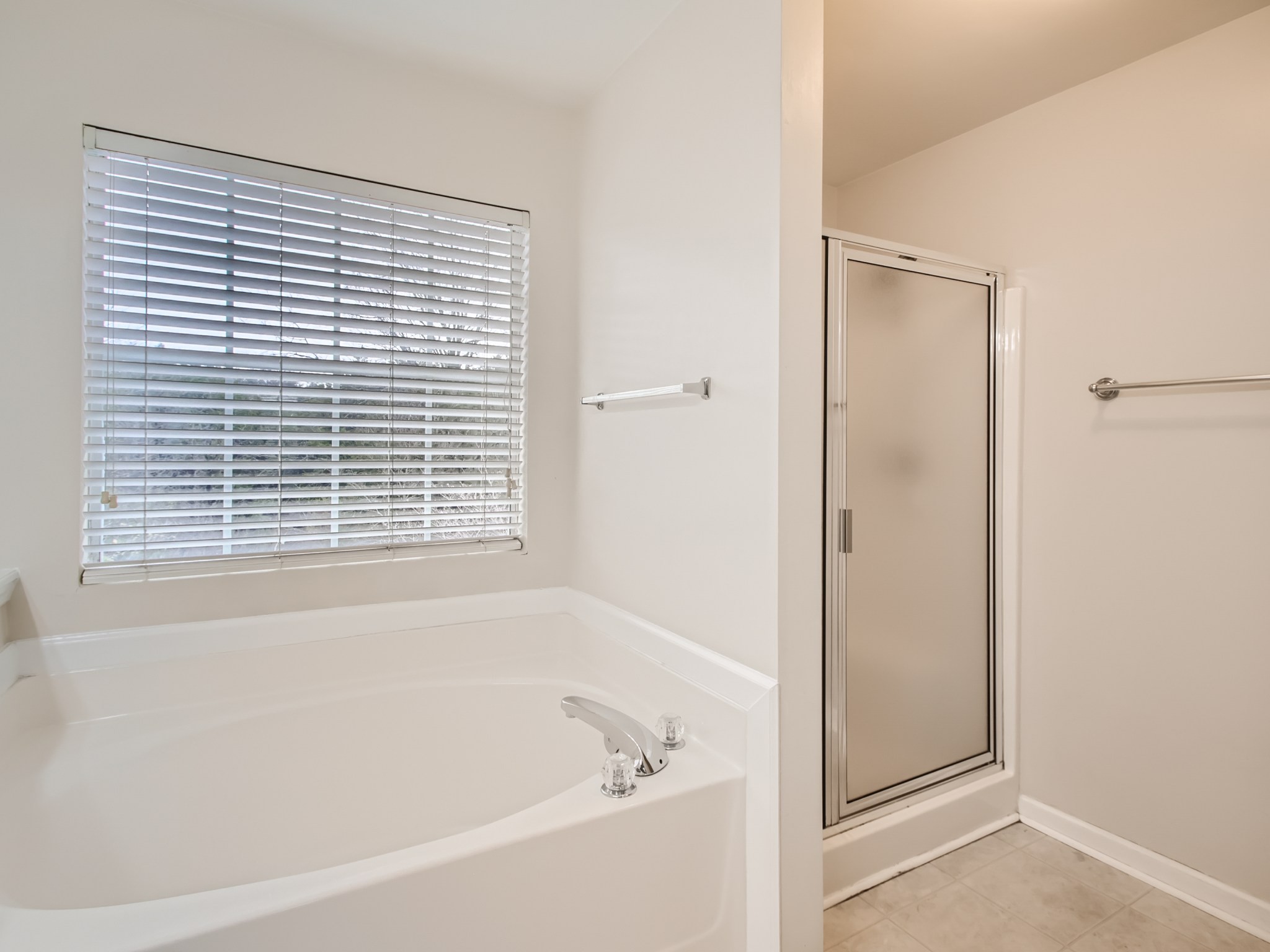 711 Bob White Ct