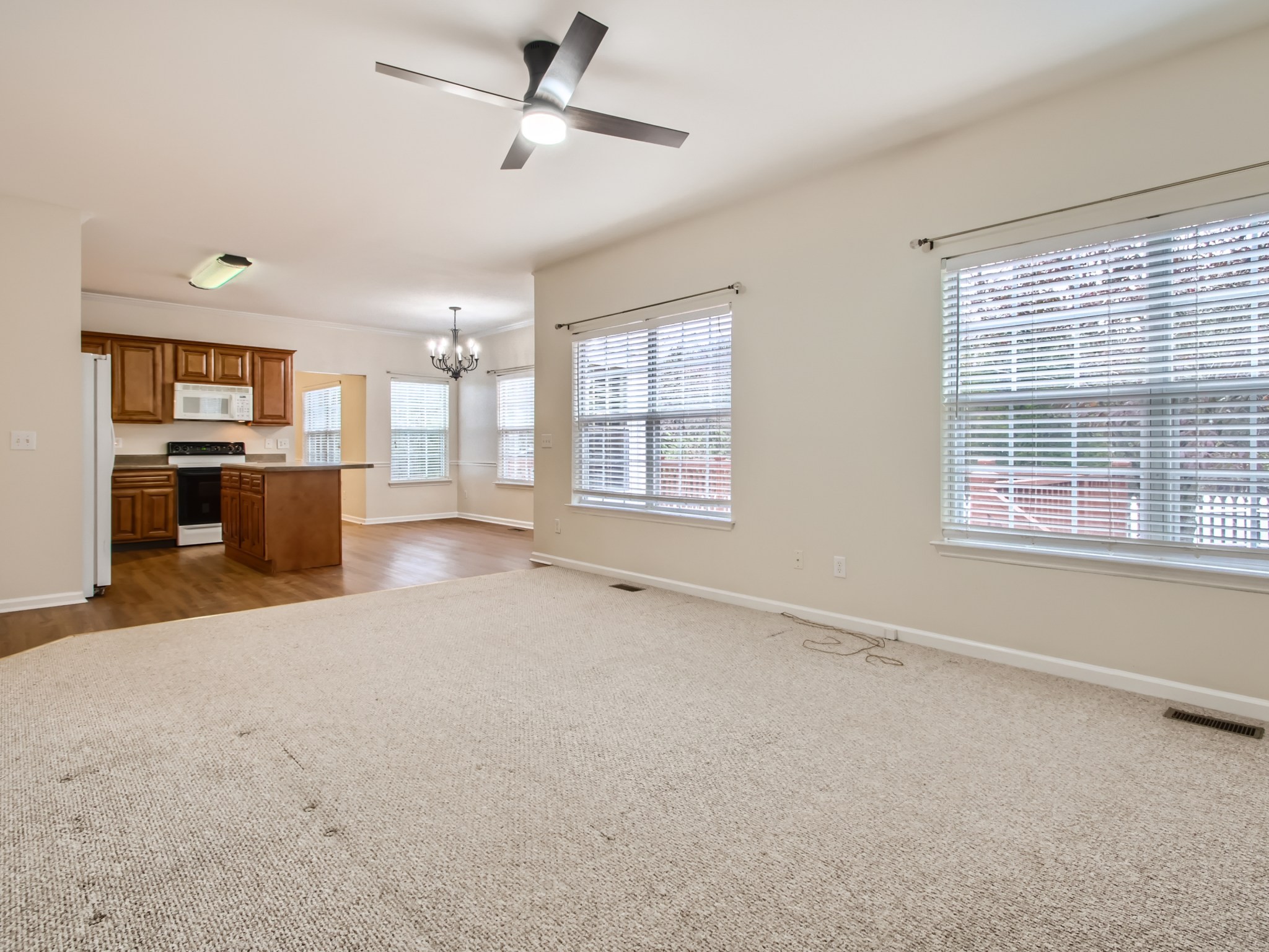 711 Bob White Ct